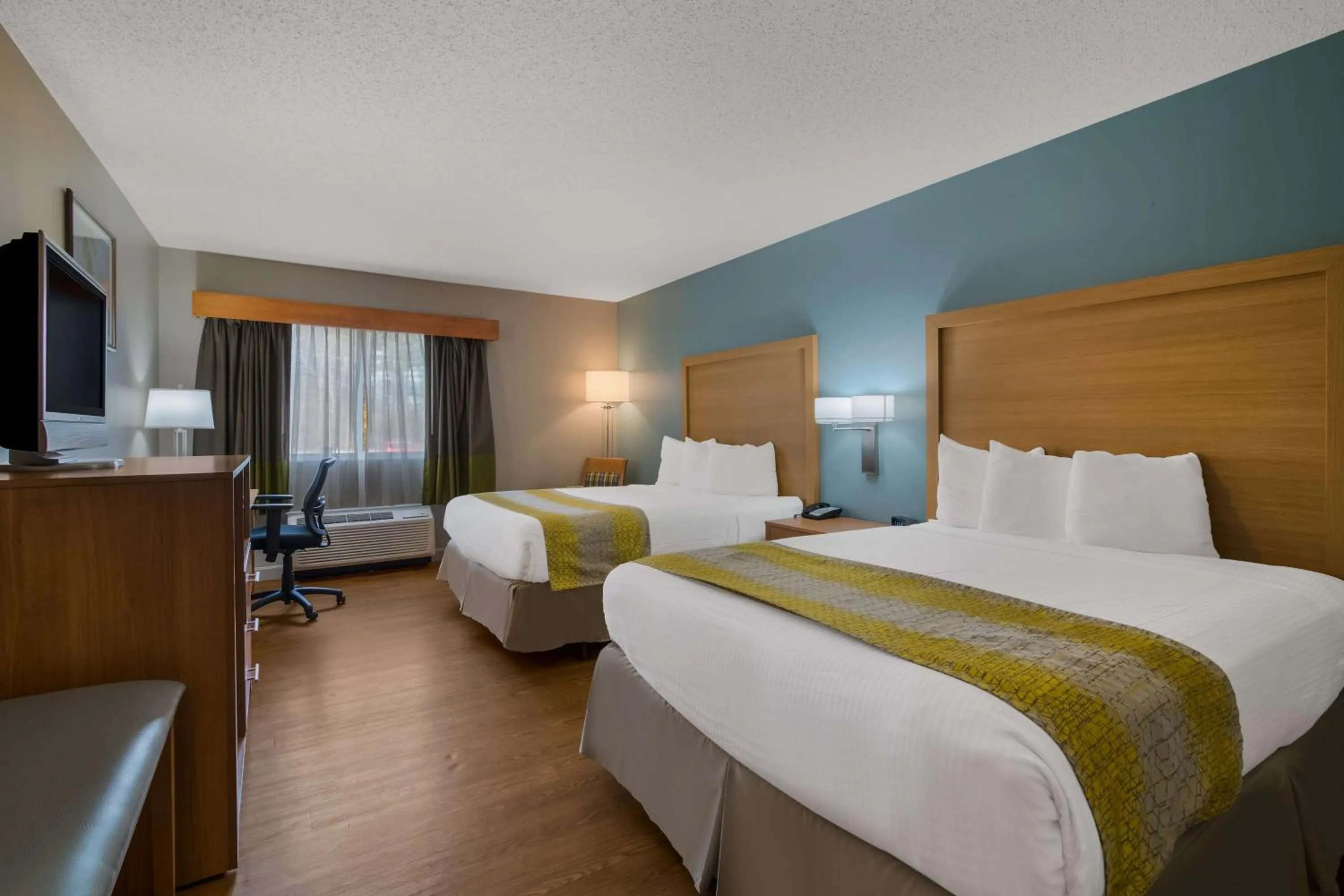 Bedroom, Bed in Best Western PLUS Executive Court Inn & Conference Center