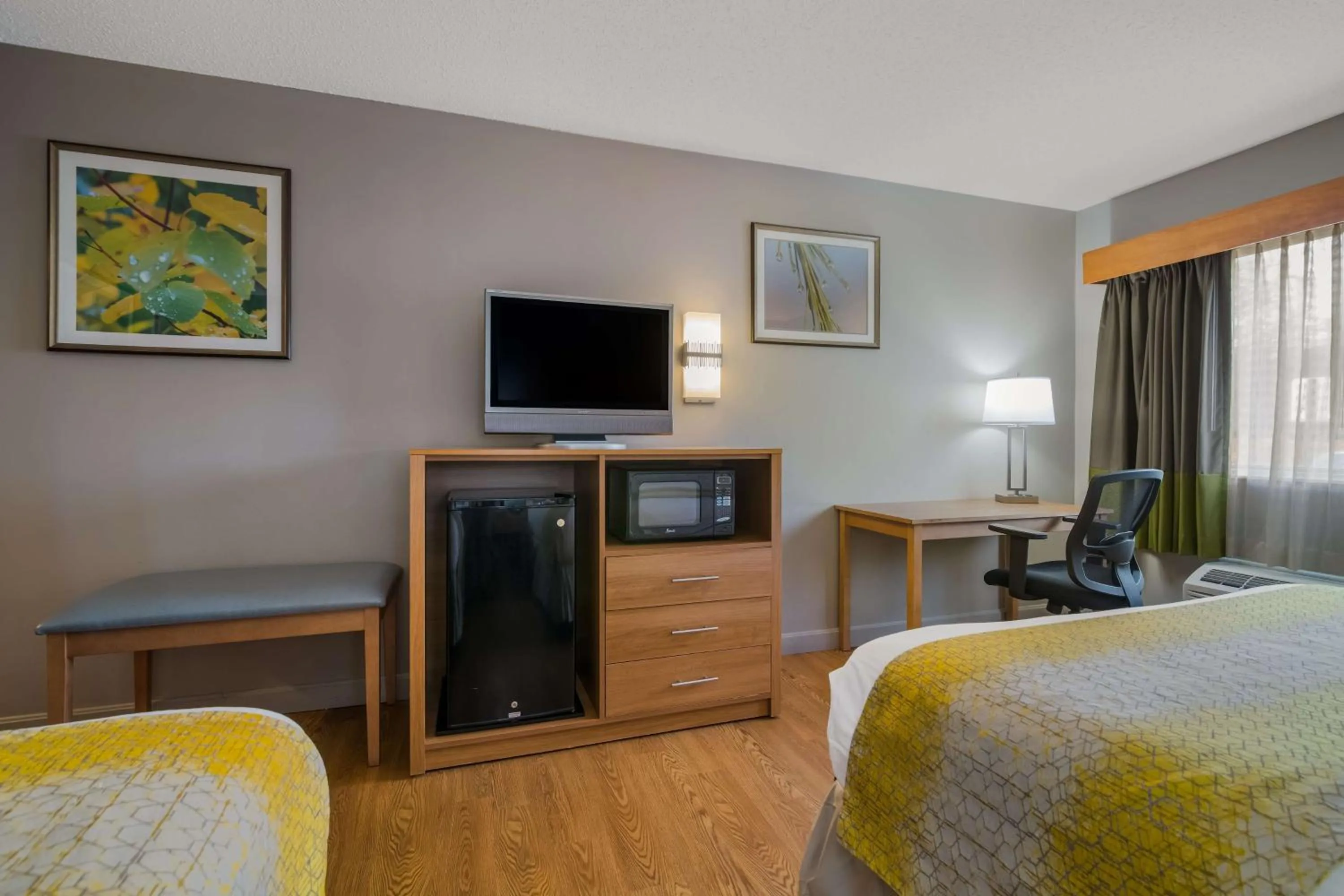 Bedroom, Bed in Best Western PLUS Executive Court Inn & Conference Center