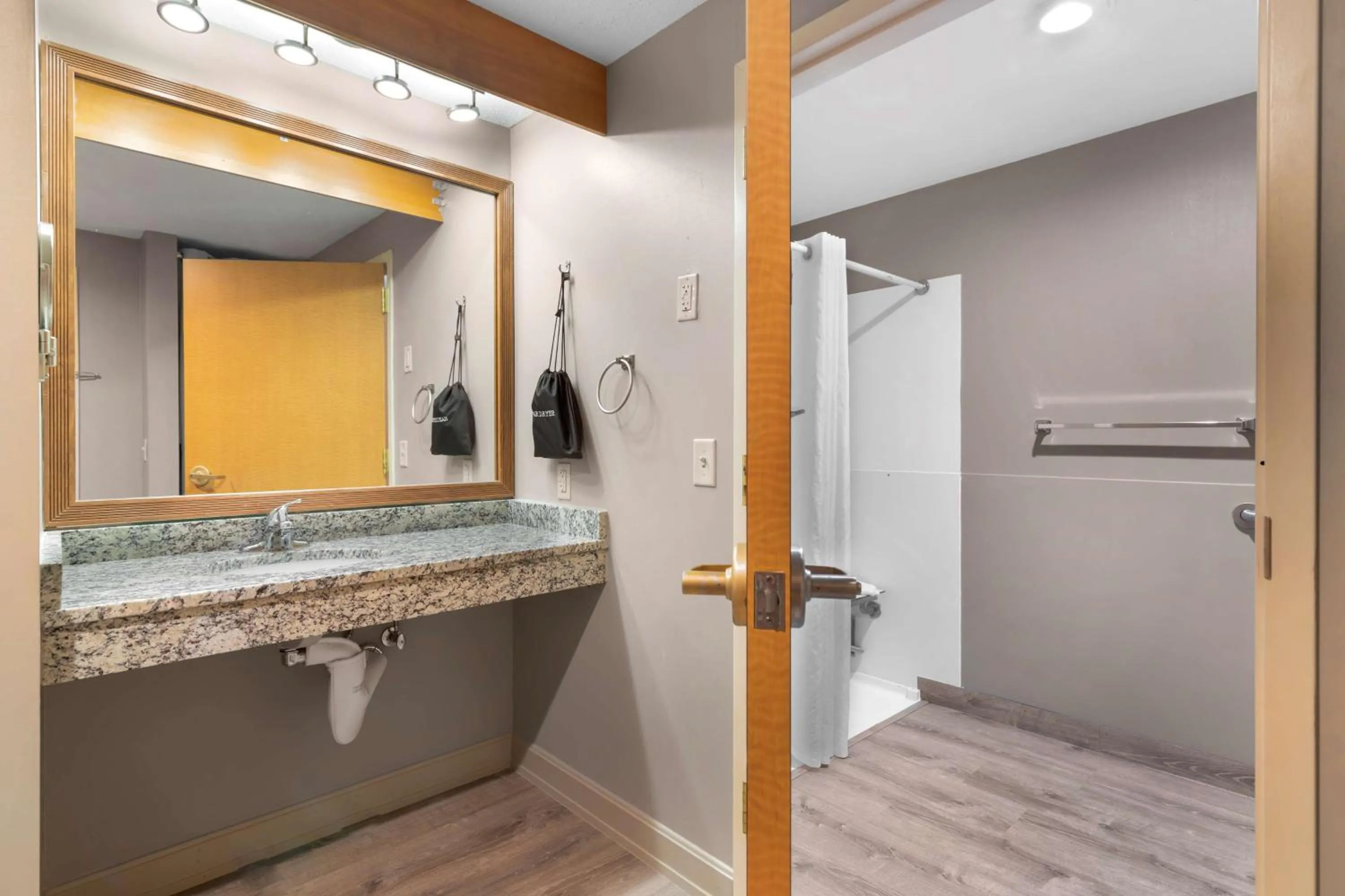 Bathroom in Best Western PLUS Executive Court Inn & Conference Center