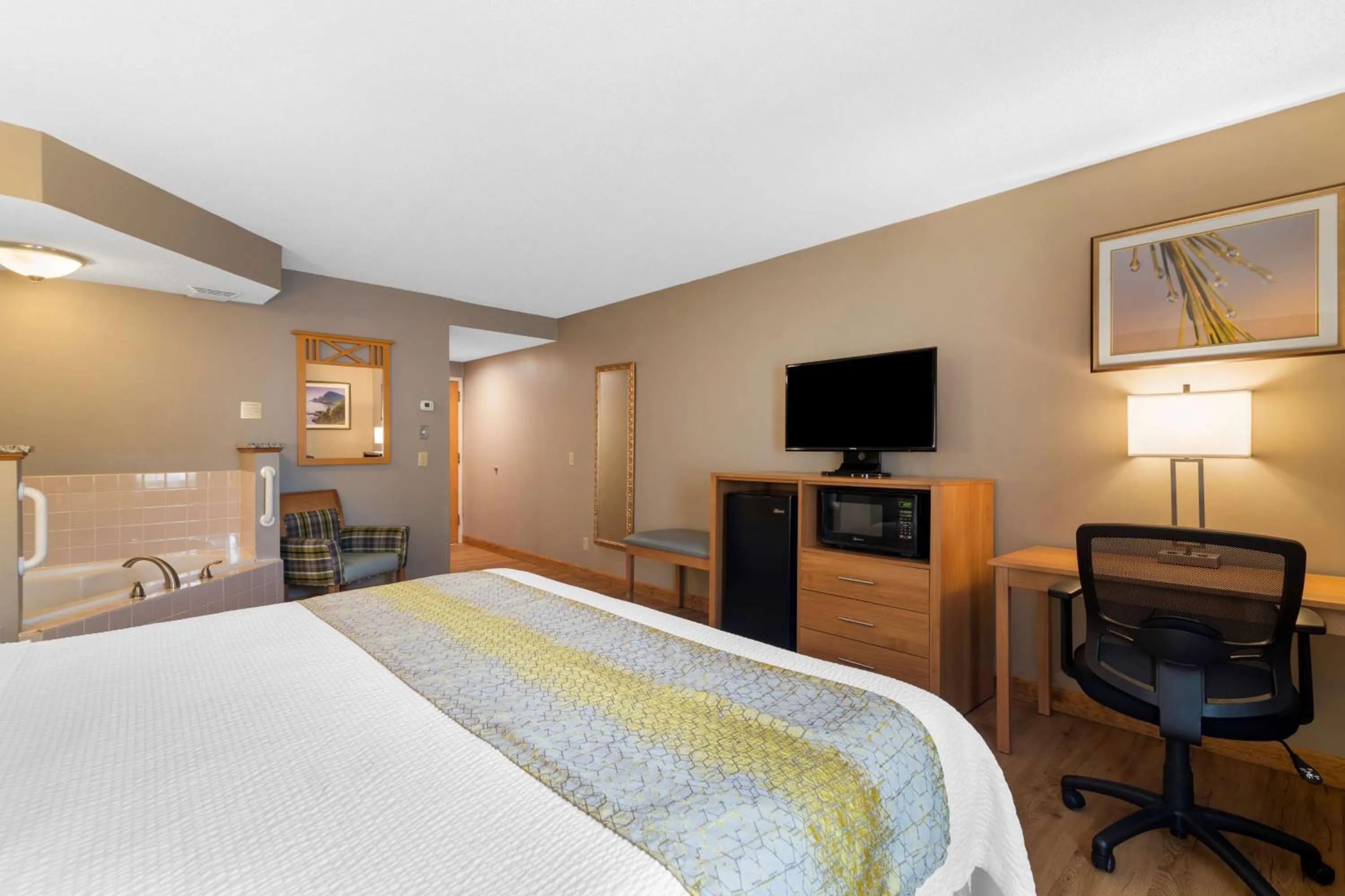 Bedroom, Bed in Best Western PLUS Executive Court Inn & Conference Center