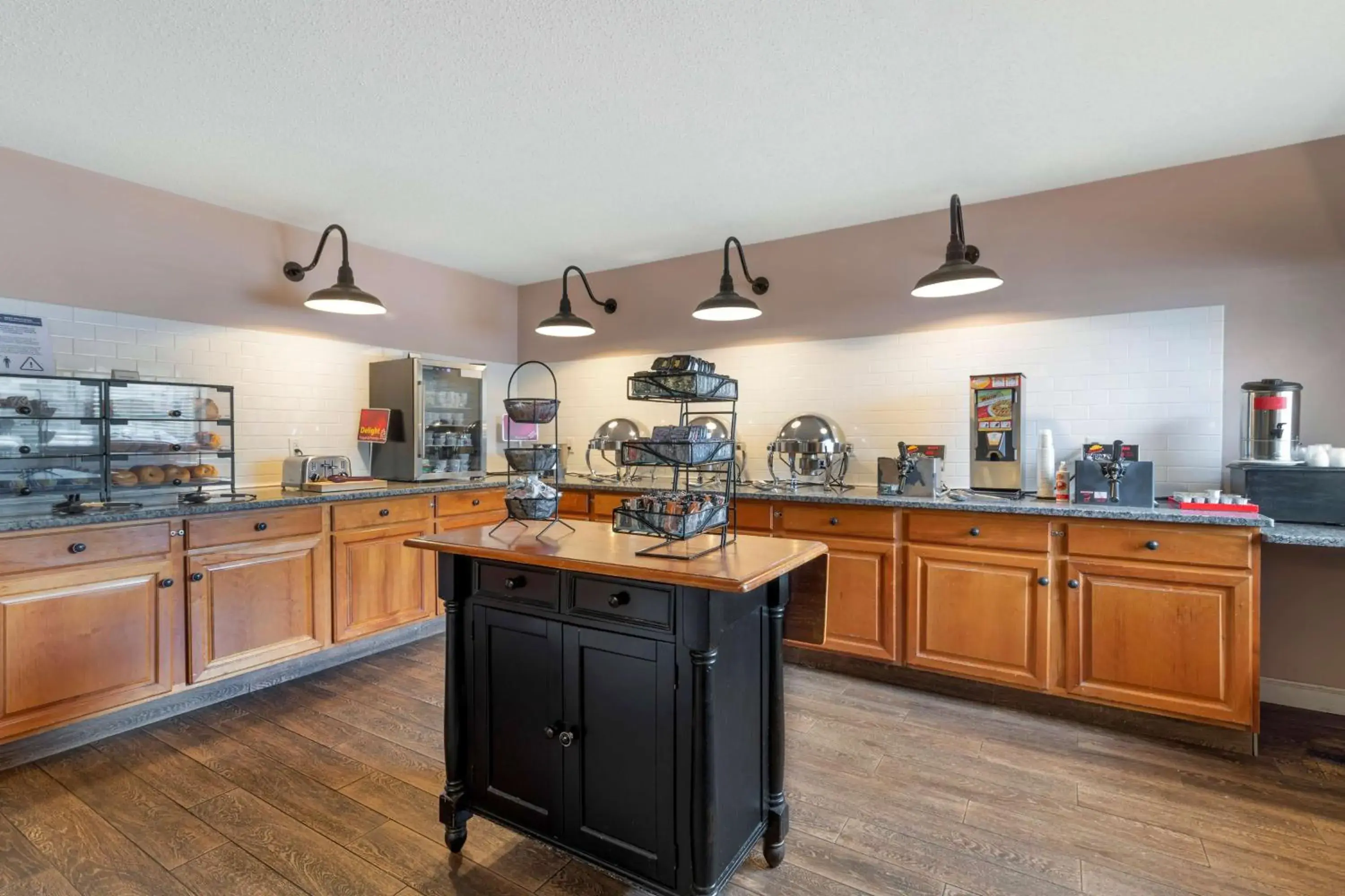 Breakfast in Best Western PLUS Executive Court Inn & Conference Center Breakfast in Best Western PLUS Executive Court Inn & Conference Center