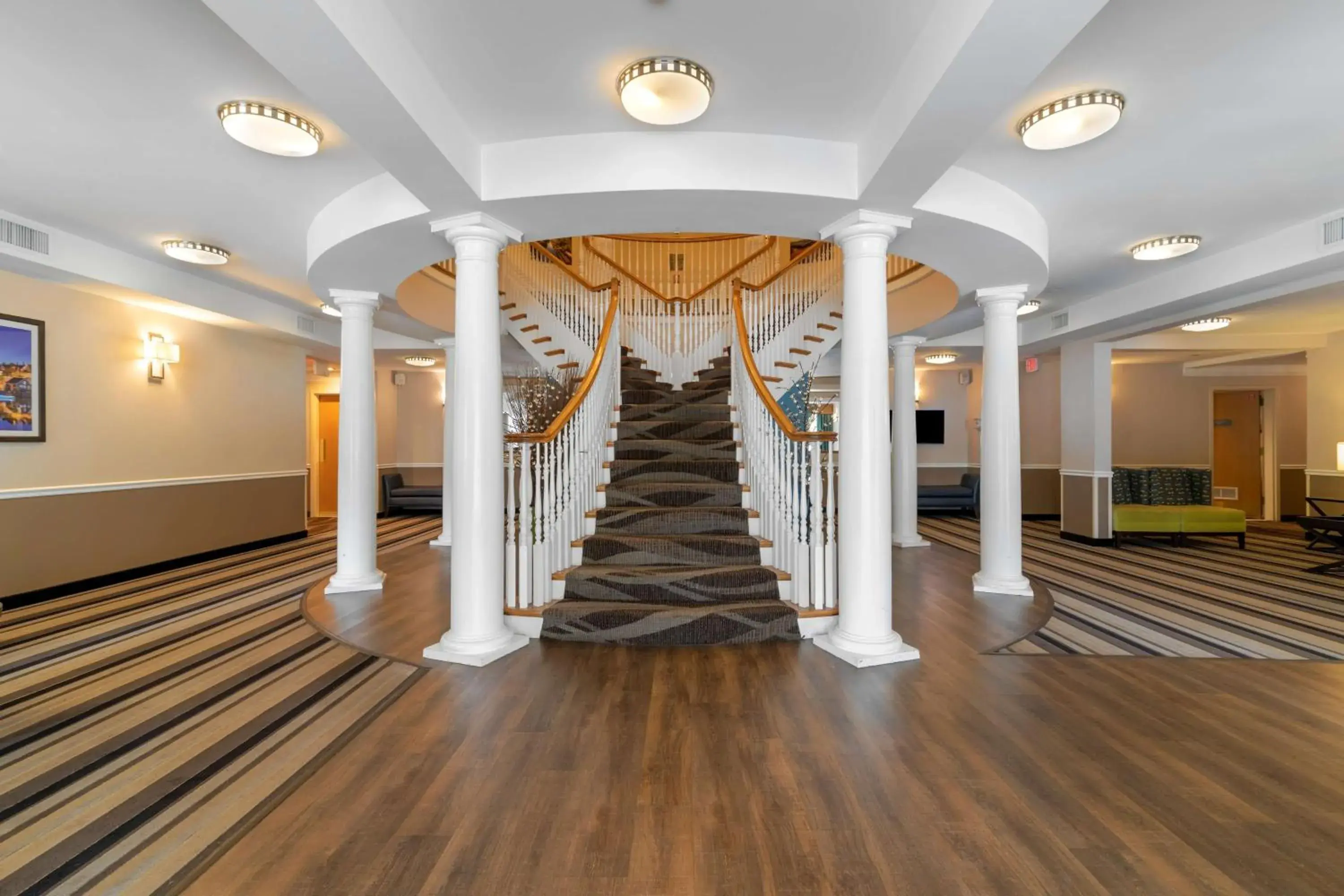 Lobby or reception in Best Western PLUS Executive Court Inn & Conference Center Lobby or reception in Best Western PLUS Executive Court Inn & Conference Center