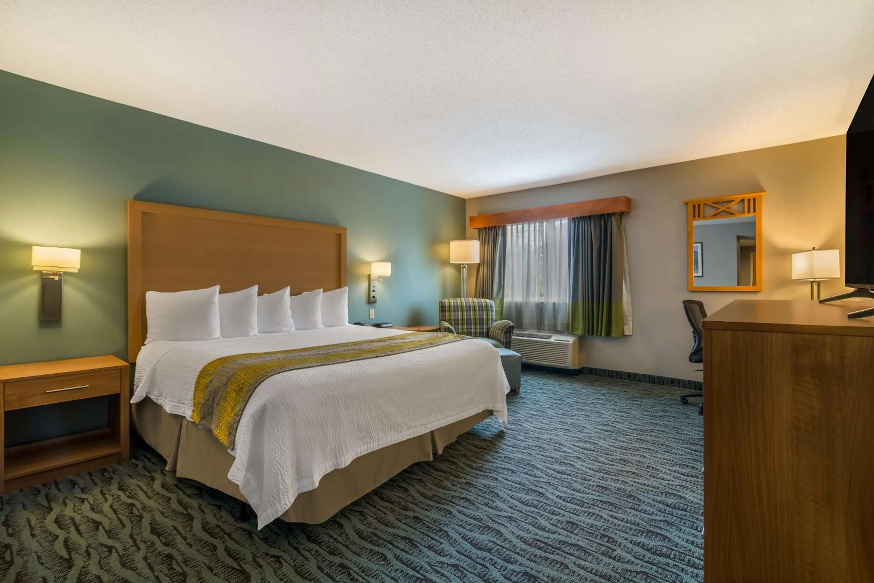 Bedroom, Bed in Best Western PLUS Executive Court Inn & Conference Center