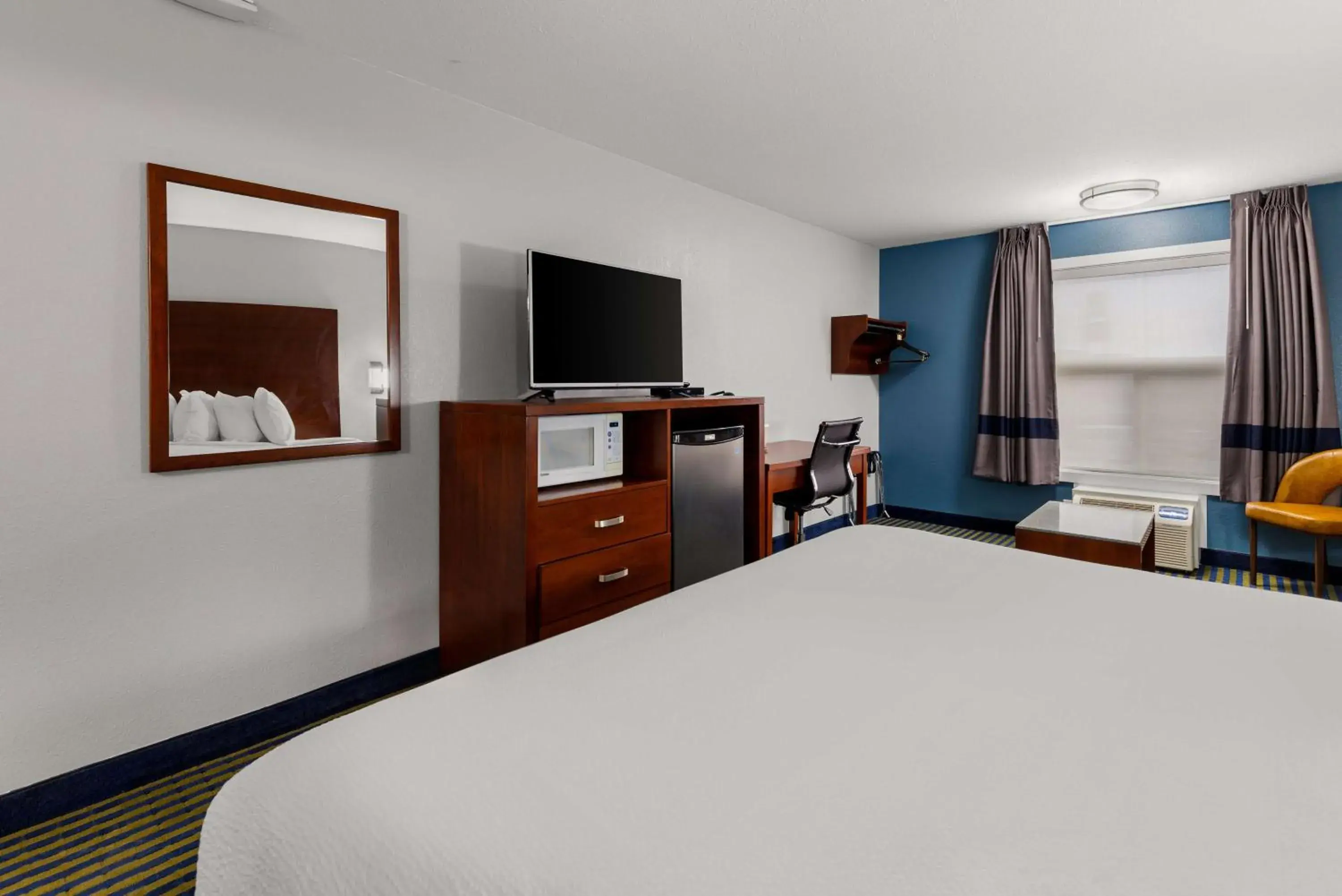 King Room in SureStay Plus by Best Western Brooks King Room in SureStay Plus by Best Western Brooks