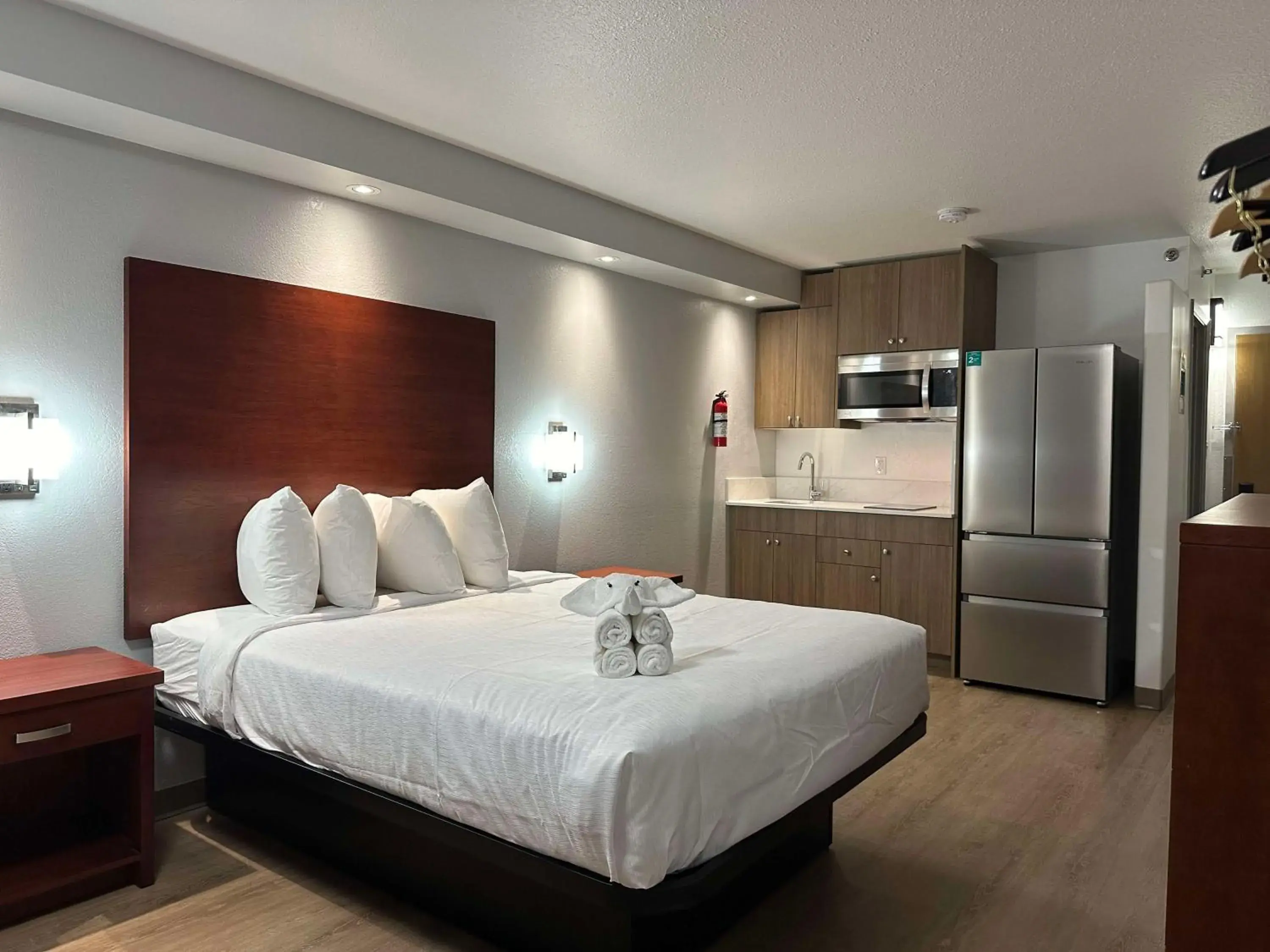 Bedroom, Bed in SureStay Plus by Best Western Brooks Bedroom, Bed in SureStay Plus by Best Western Brooks