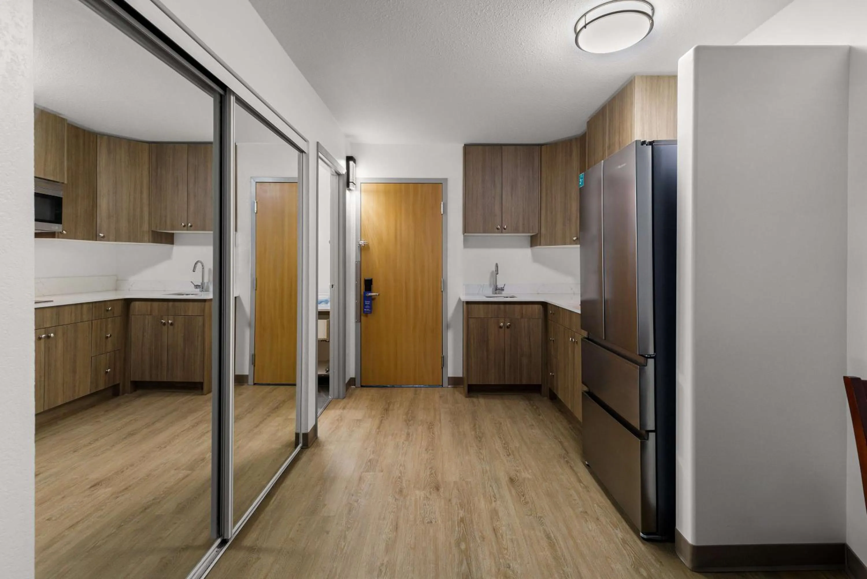 Kitchen or kitchenette in SureStay Plus by Best Western Brooks