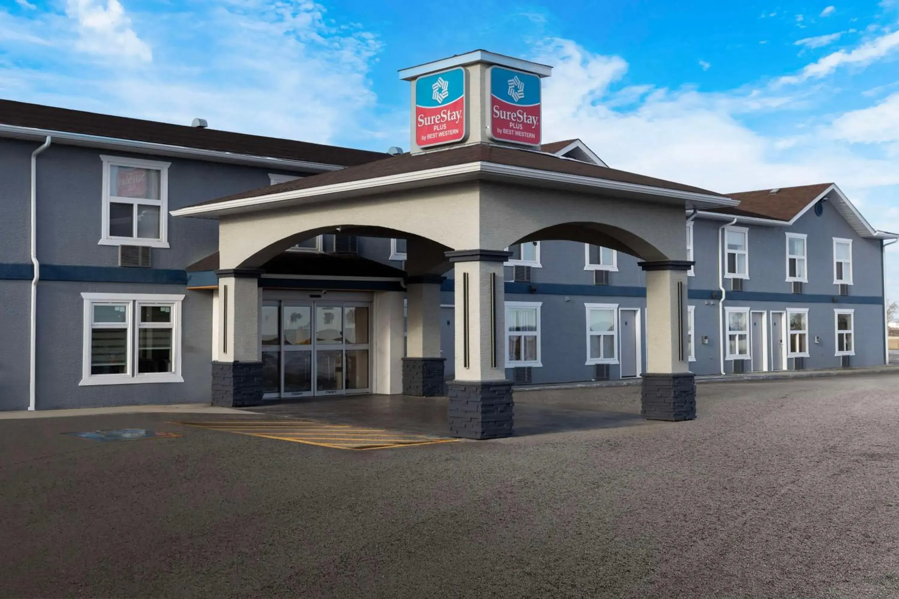 Property building in SureStay Plus by Best Western Brooks Property building in SureStay Plus by Best Western Brooks