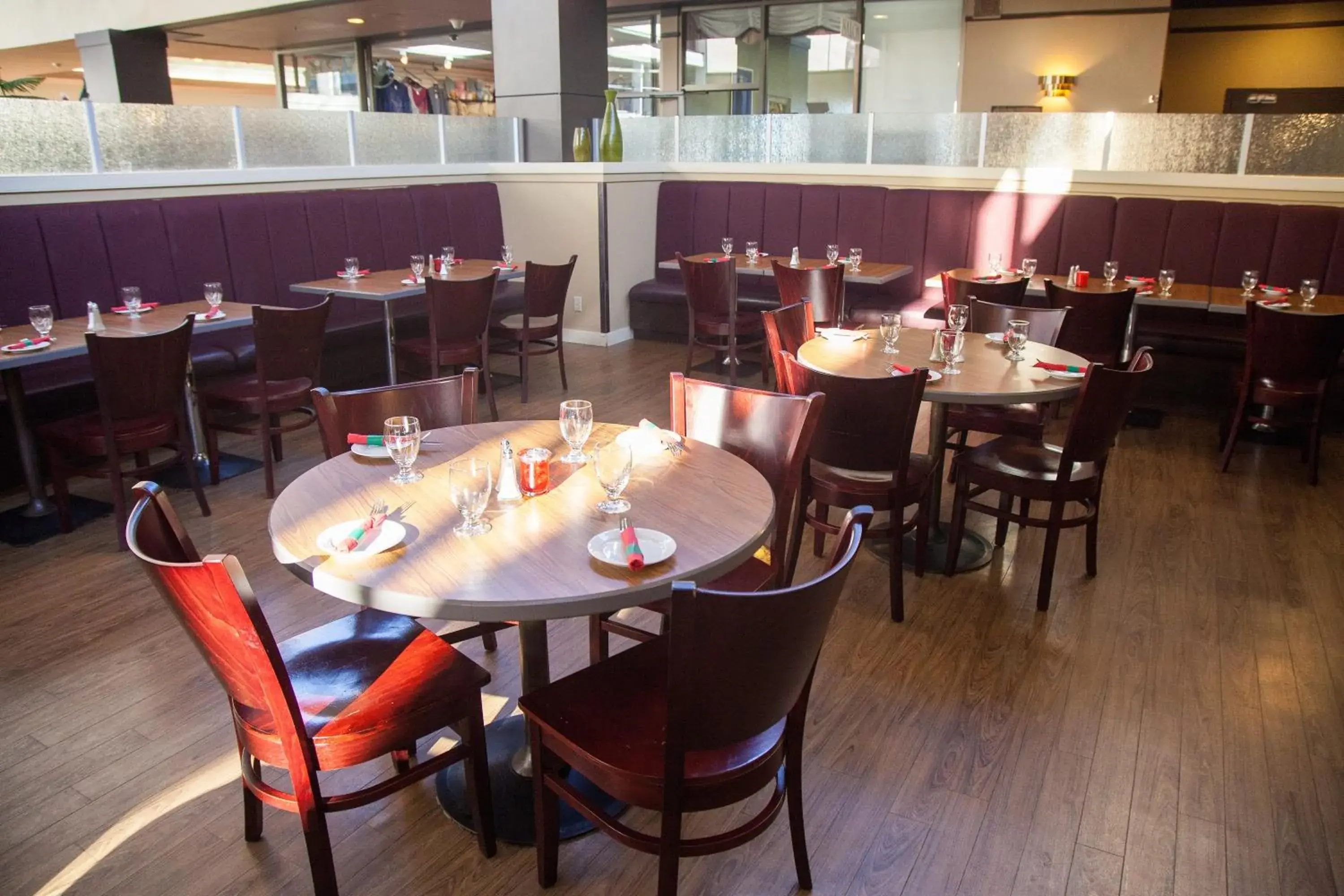 Restaurant/places to eat in Medicine Hat Lodge, Trademark Collection by Wyndham Restaurant/places to eat in Medicine Hat Lodge, Trademark Collection by Wyndham