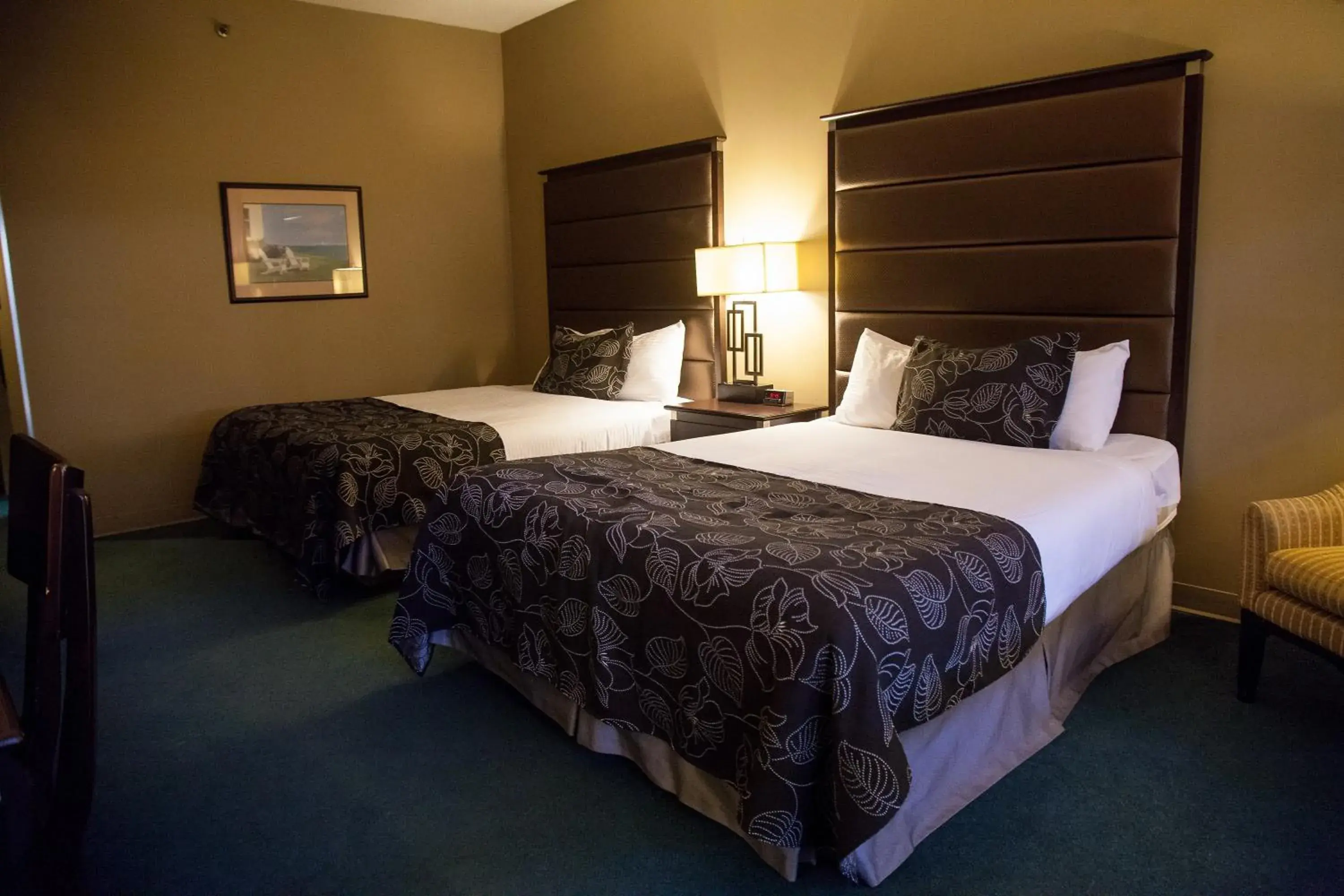 Deluxe Queen Room with Two Queen Beds and Pool View - Mobility Access/Non-Smoking in Medicine Hat Lodge, Trademark Collection by Wyndham Deluxe Queen Room with Two Queen Beds and Pool View - Mobility Access/Non-Smoking in Medicine Hat Lodge, Trademark Collection by Wyndham