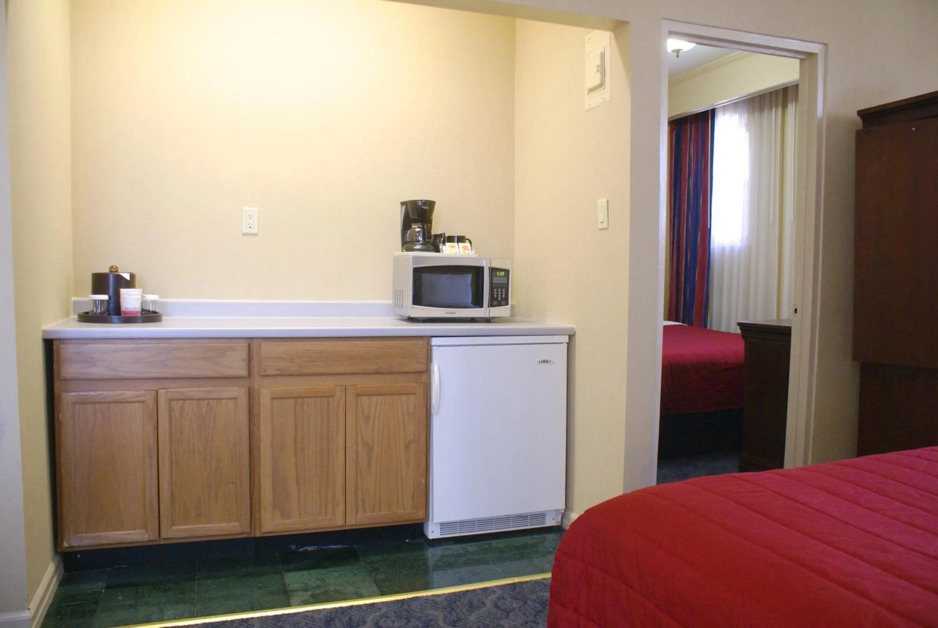 Kitchen or kitchenette, Bed in Ramada by Wyndham Jersey City