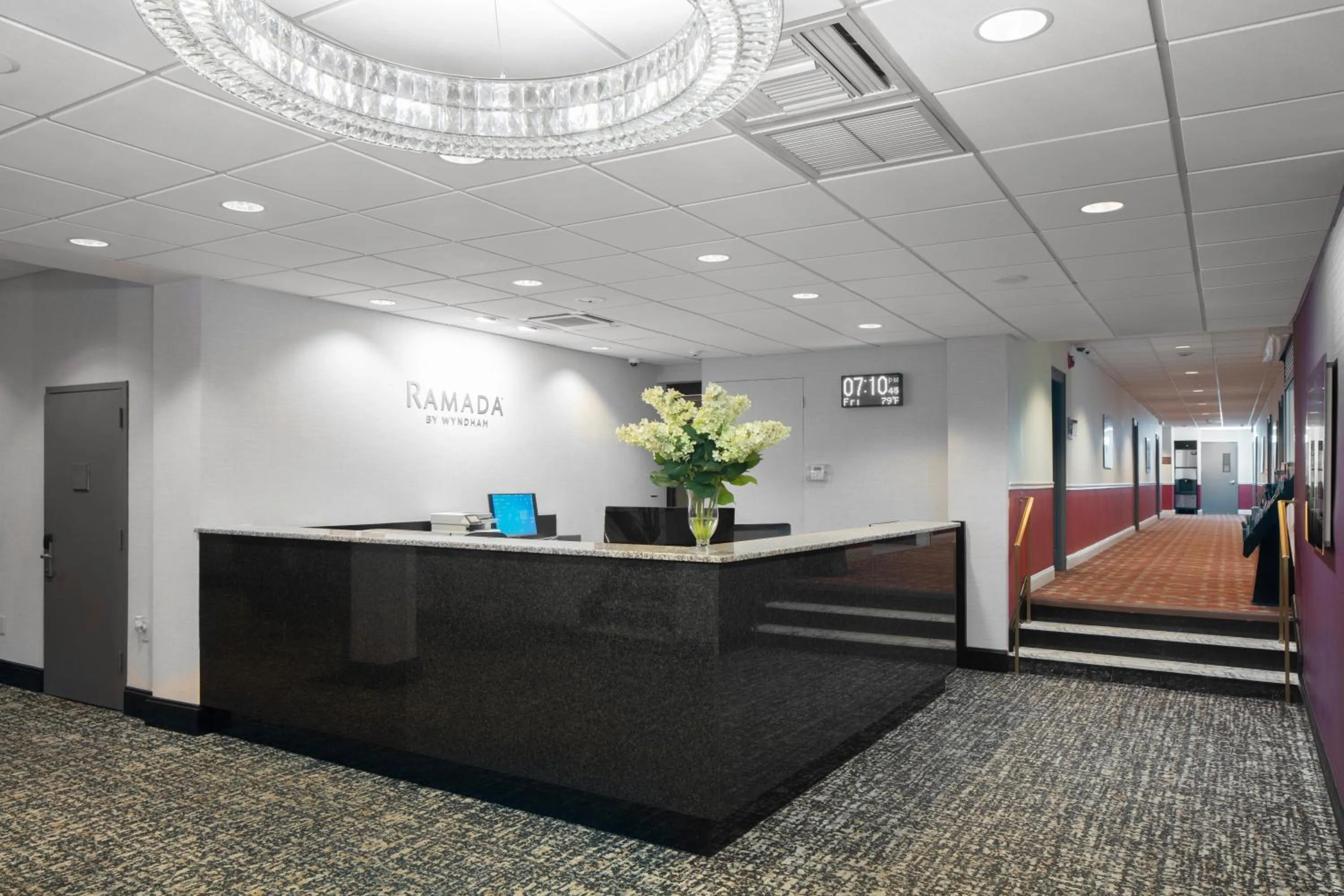 Lobby or reception in Ramada by Wyndham Jersey City