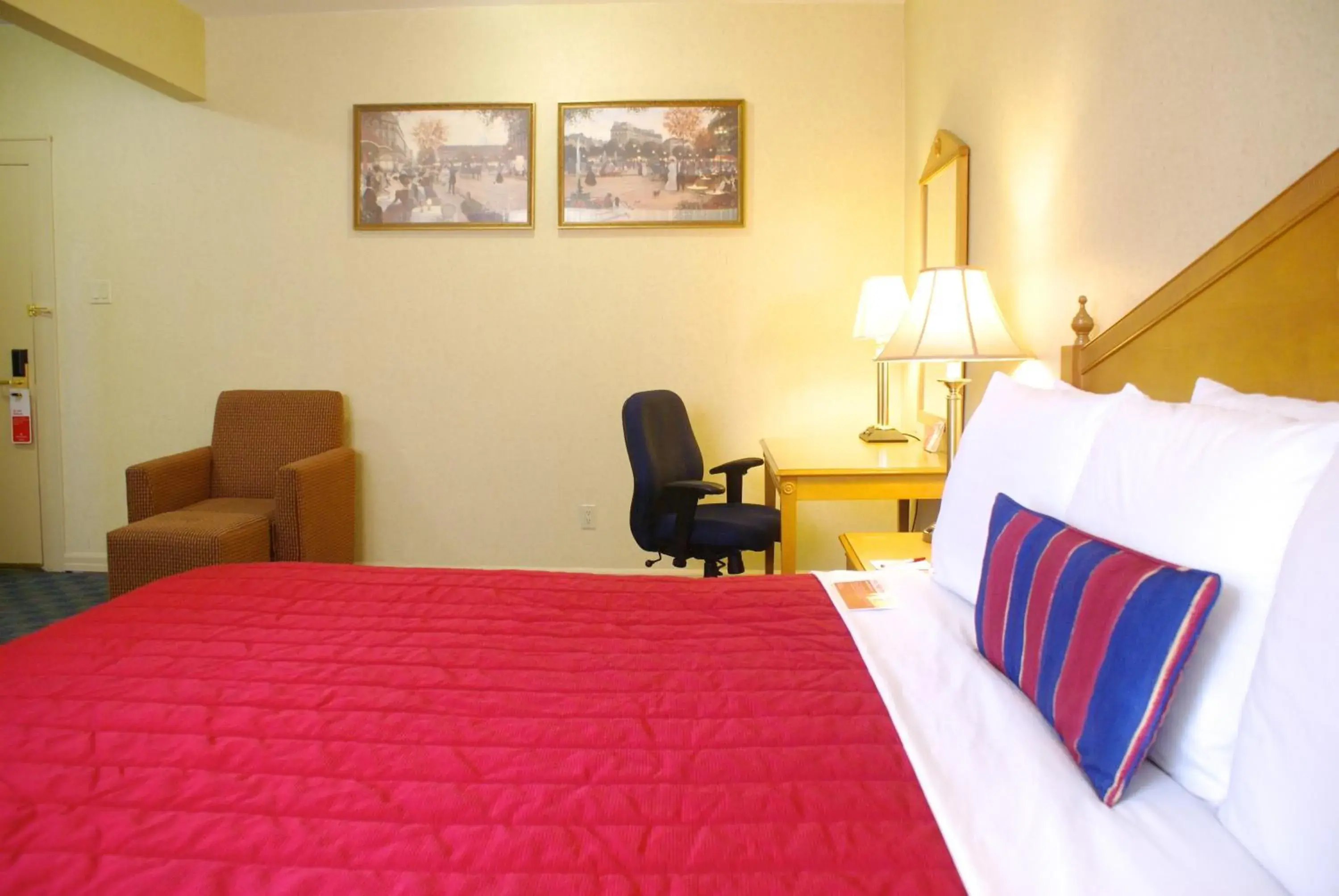 Bedroom in Ramada by Wyndham Jersey City Bedroom in Ramada by Wyndham Jersey City