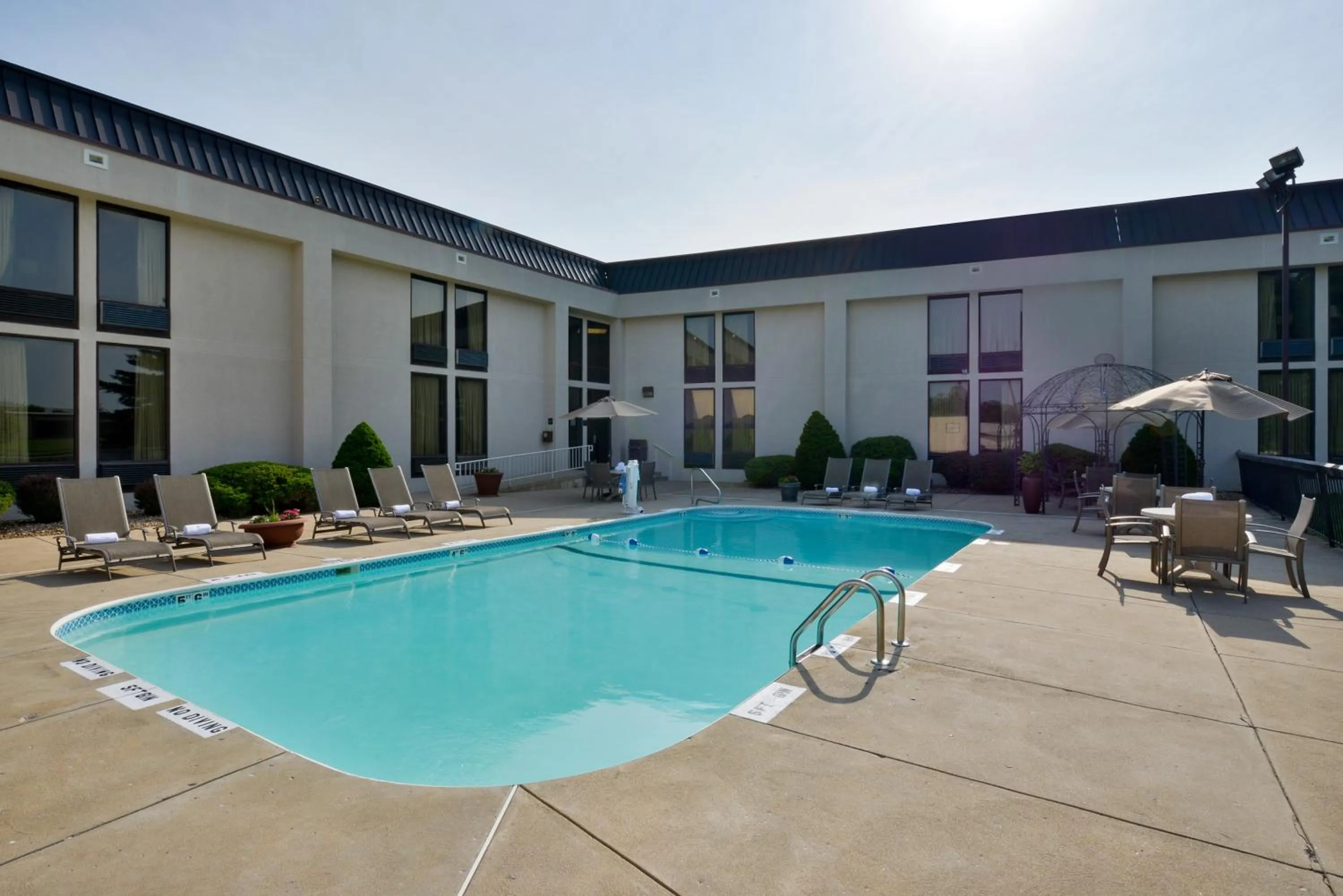 Facade/entrance in Greenstay Hotel & Suites Central