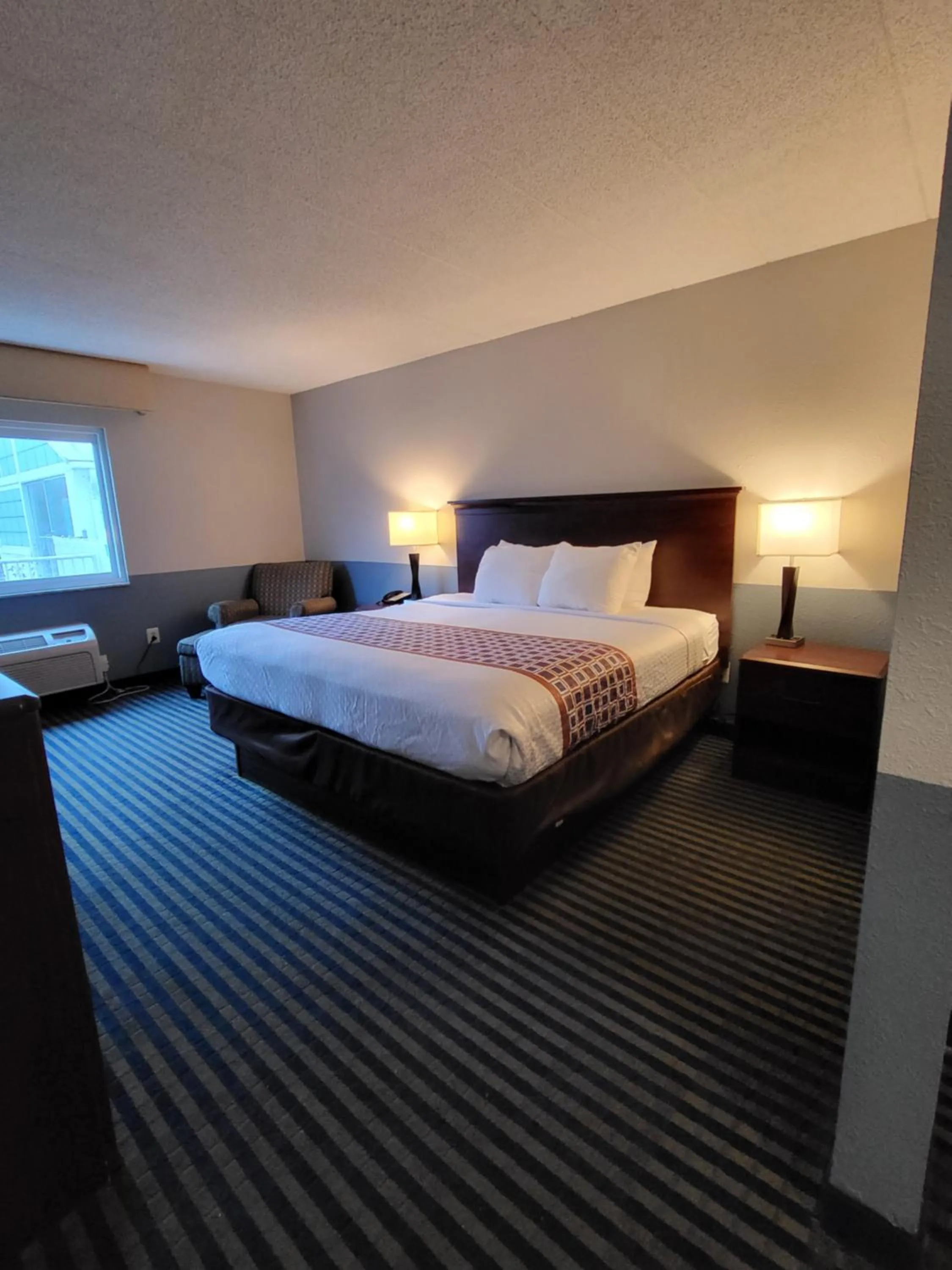 Bed in Best Western Burlington Inn