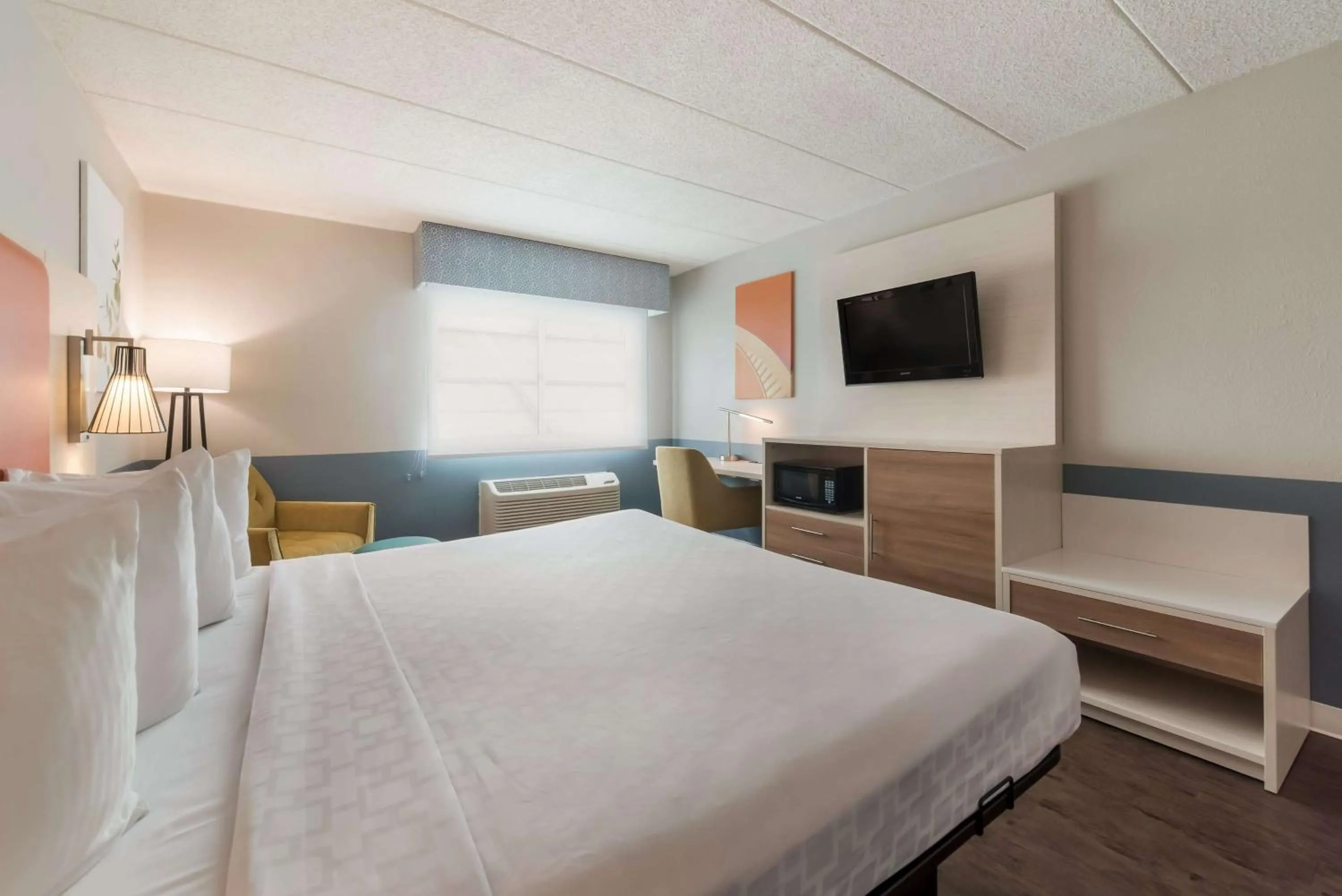 Photo of the whole room, Bed in Baymont by Wyndham Westampton