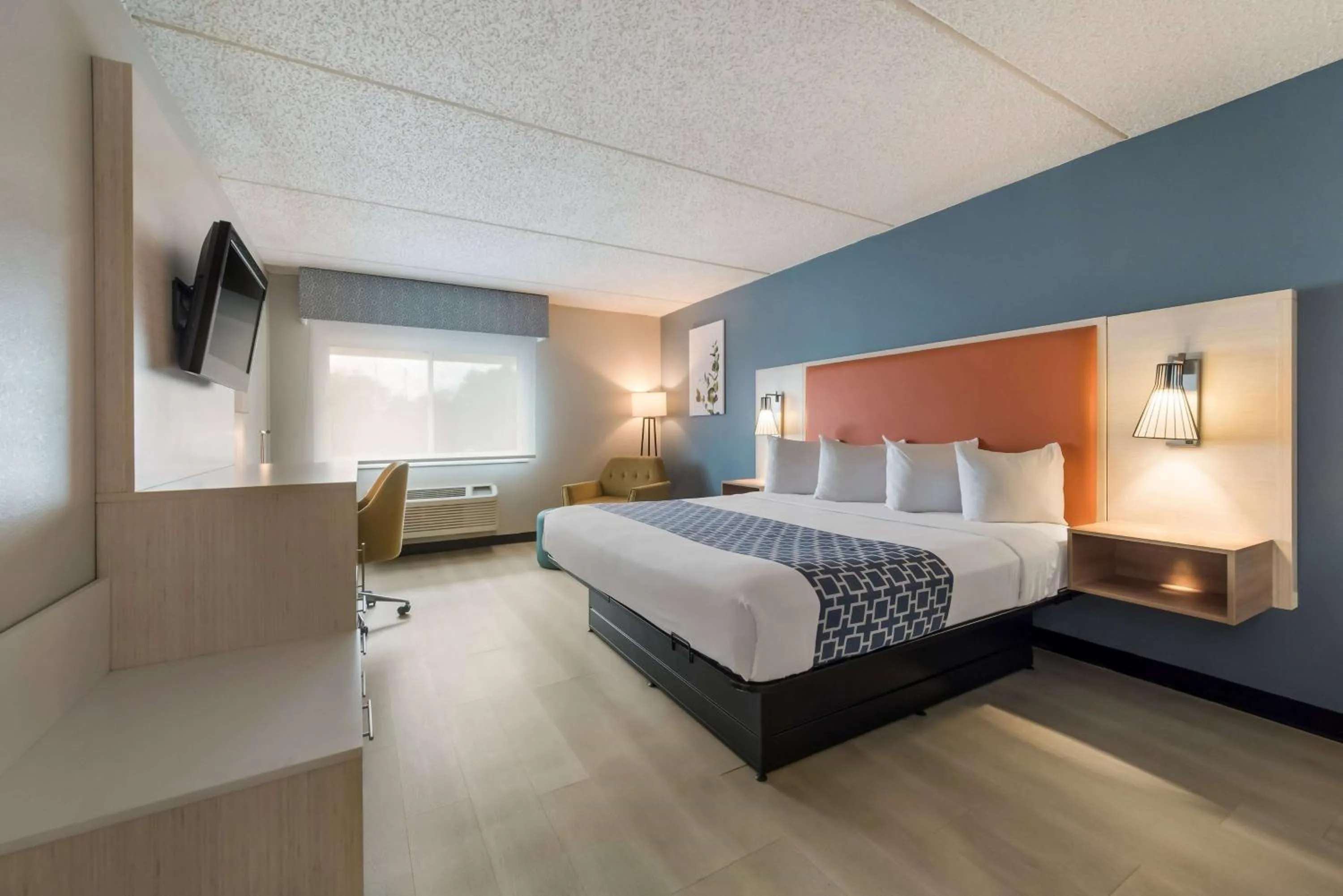 Photo of the whole room, Bed in Best Western Burlington Inn