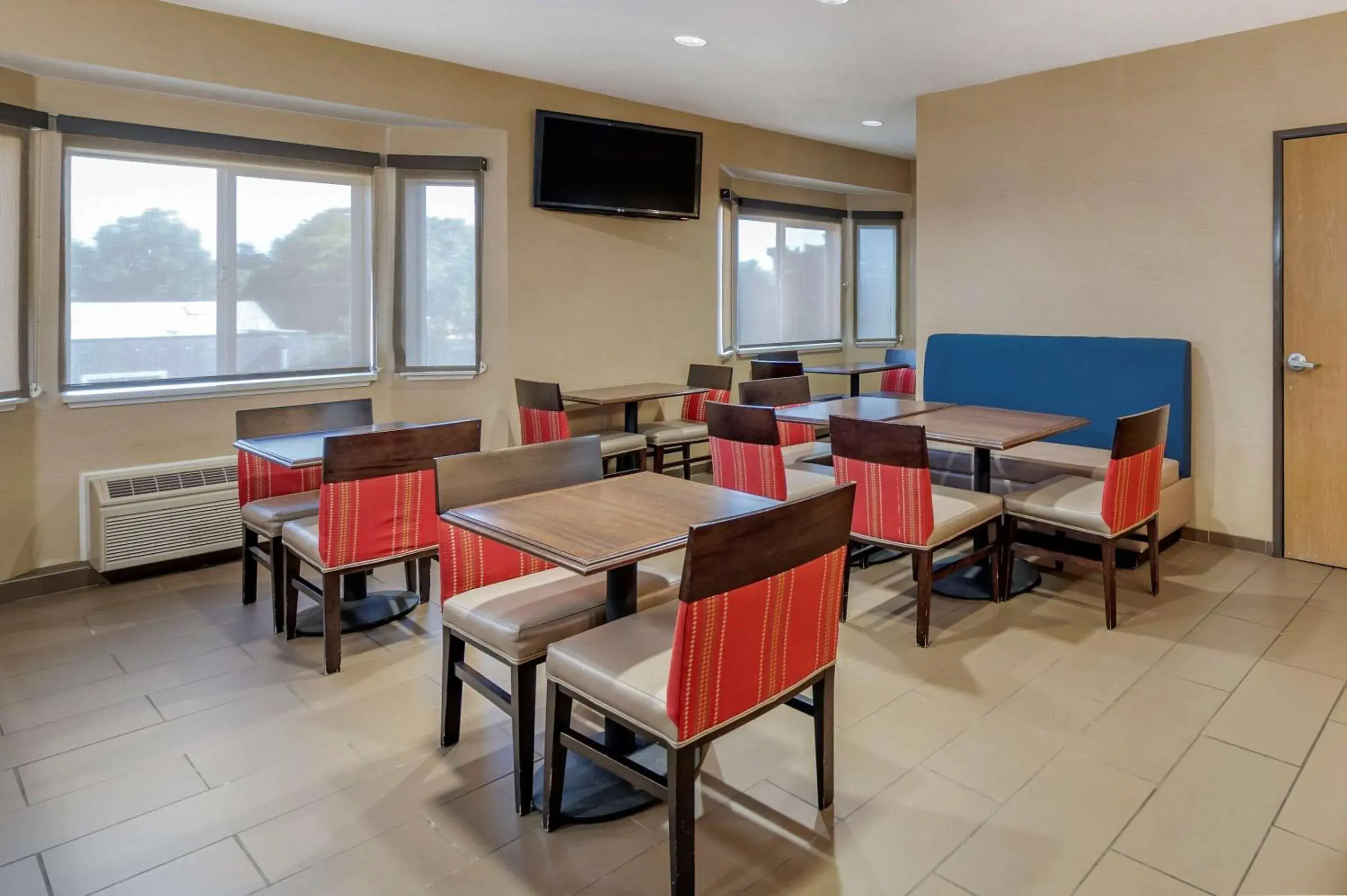 Restaurant/places to eat in THE ATRIUM HOTEL SFO AIRPORT - FREE Shuttle & Breakfast Restaurant/places to eat in THE ATRIUM HOTEL SFO AIRPORT - FREE Shuttle & Breakfast