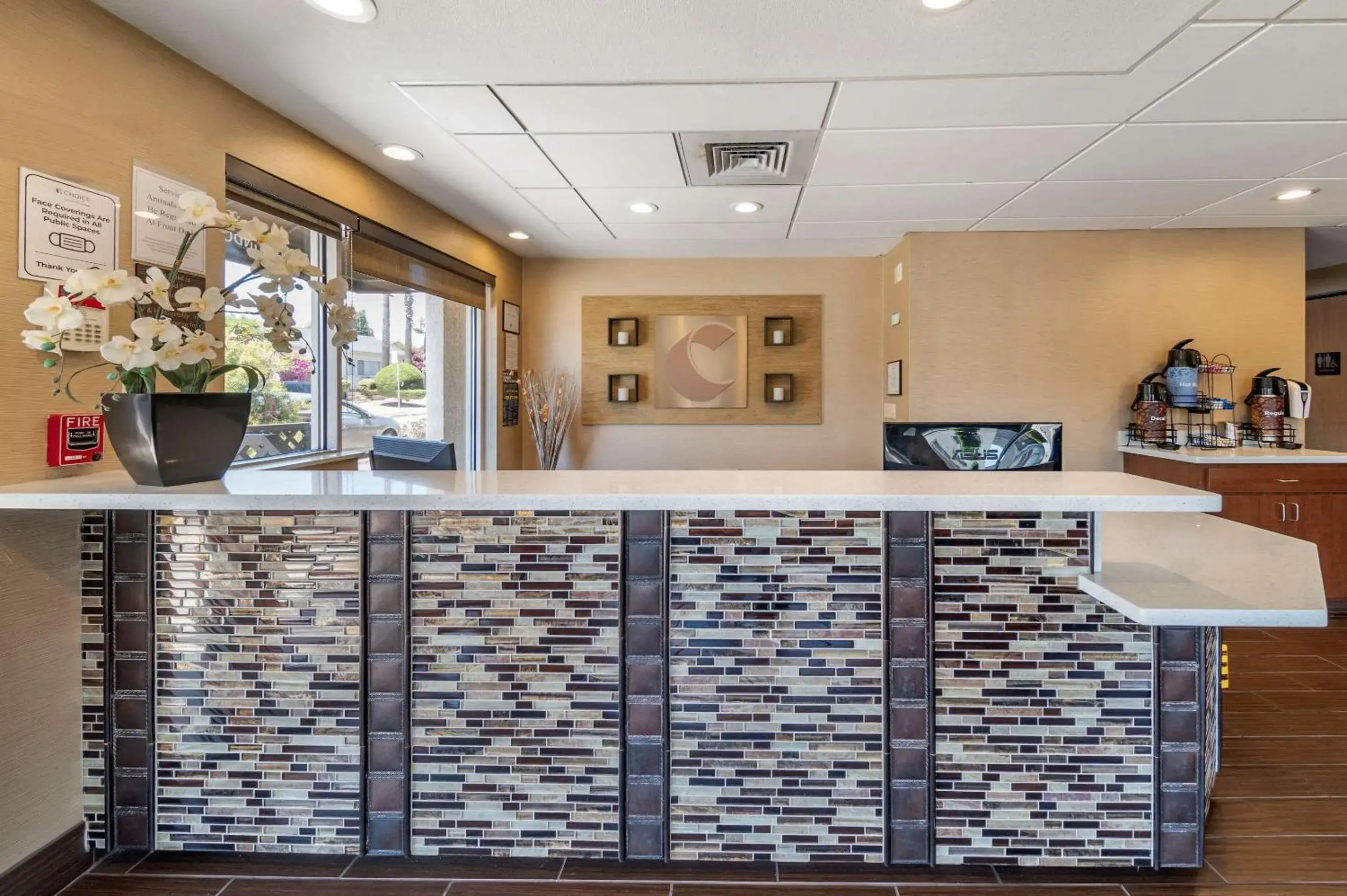 Lobby or reception in THE ATRIUM HOTEL SFO AIRPORT - FREE Shuttle & Breakfast Lobby or reception in THE ATRIUM HOTEL SFO AIRPORT - FREE Shuttle & Breakfast