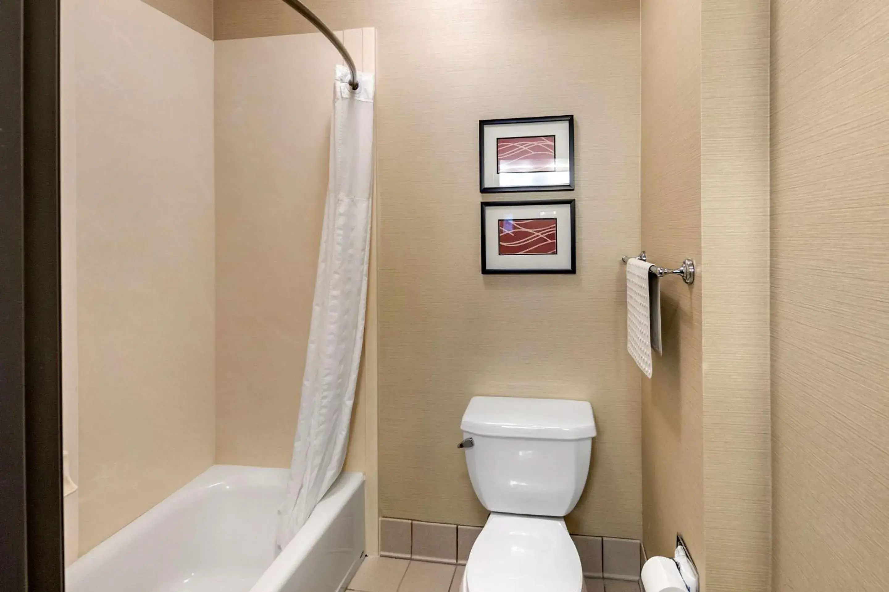 Bathroom in THE ATRIUM HOTEL SFO AIRPORT - FREE Shuttle & Breakfast Bathroom in THE ATRIUM HOTEL SFO AIRPORT - FREE Shuttle & Breakfast