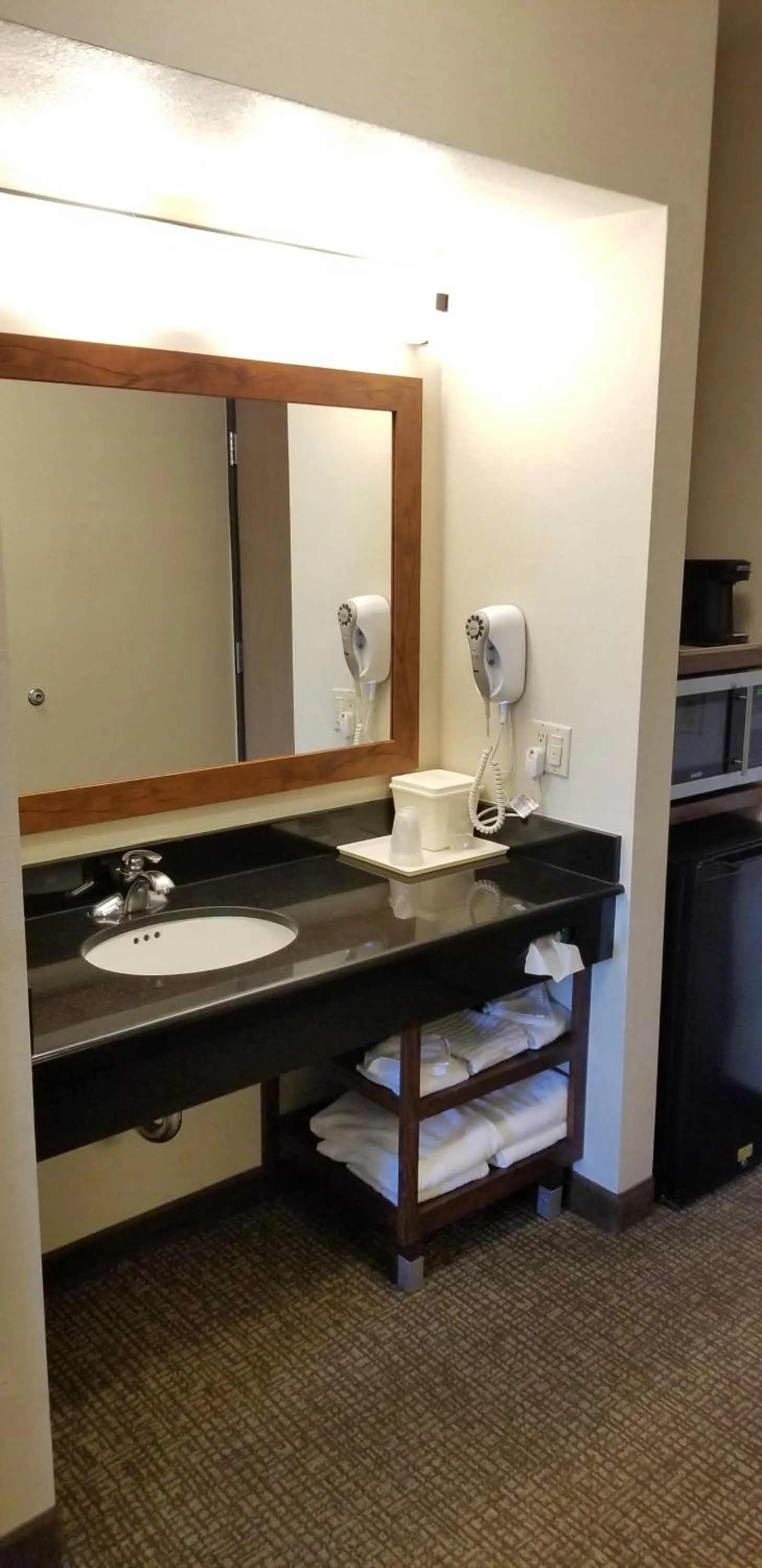 Coffee/tea facilities in THE ATRIUM HOTEL SFO AIRPORT - FREE Shuttle & Breakfast