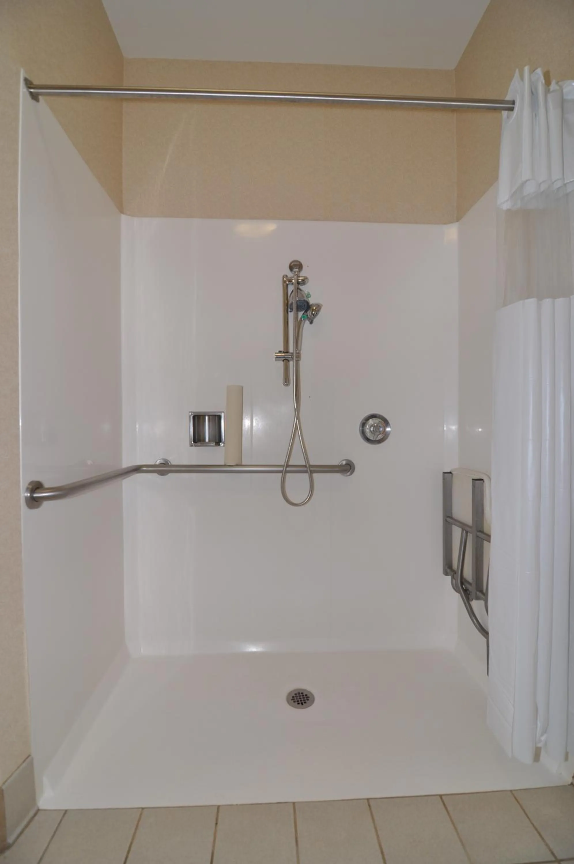 Shower in THE ATRIUM HOTEL SFO AIRPORT - FREE Shuttle & Breakfast