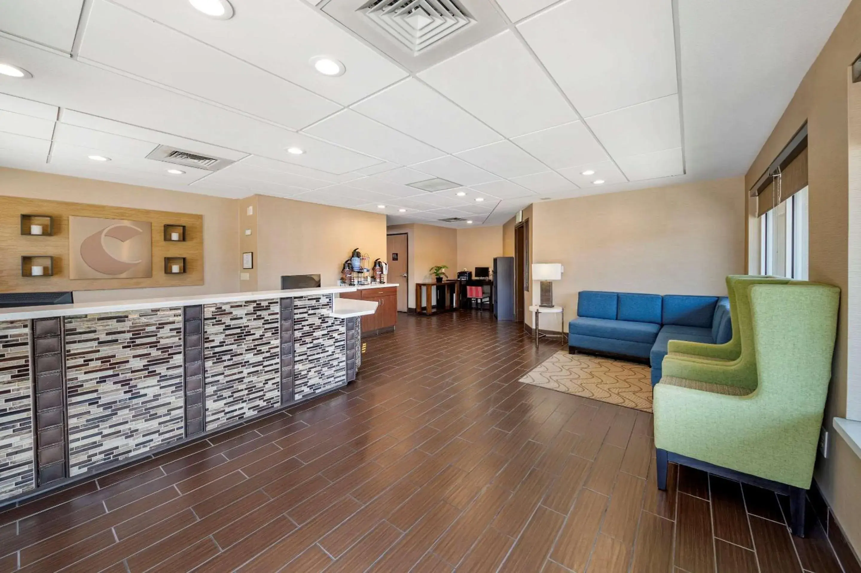 Lobby or reception in THE ATRIUM HOTEL SFO AIRPORT - FREE Shuttle & Breakfast Lobby or reception in THE ATRIUM HOTEL SFO AIRPORT - FREE Shuttle & Breakfast