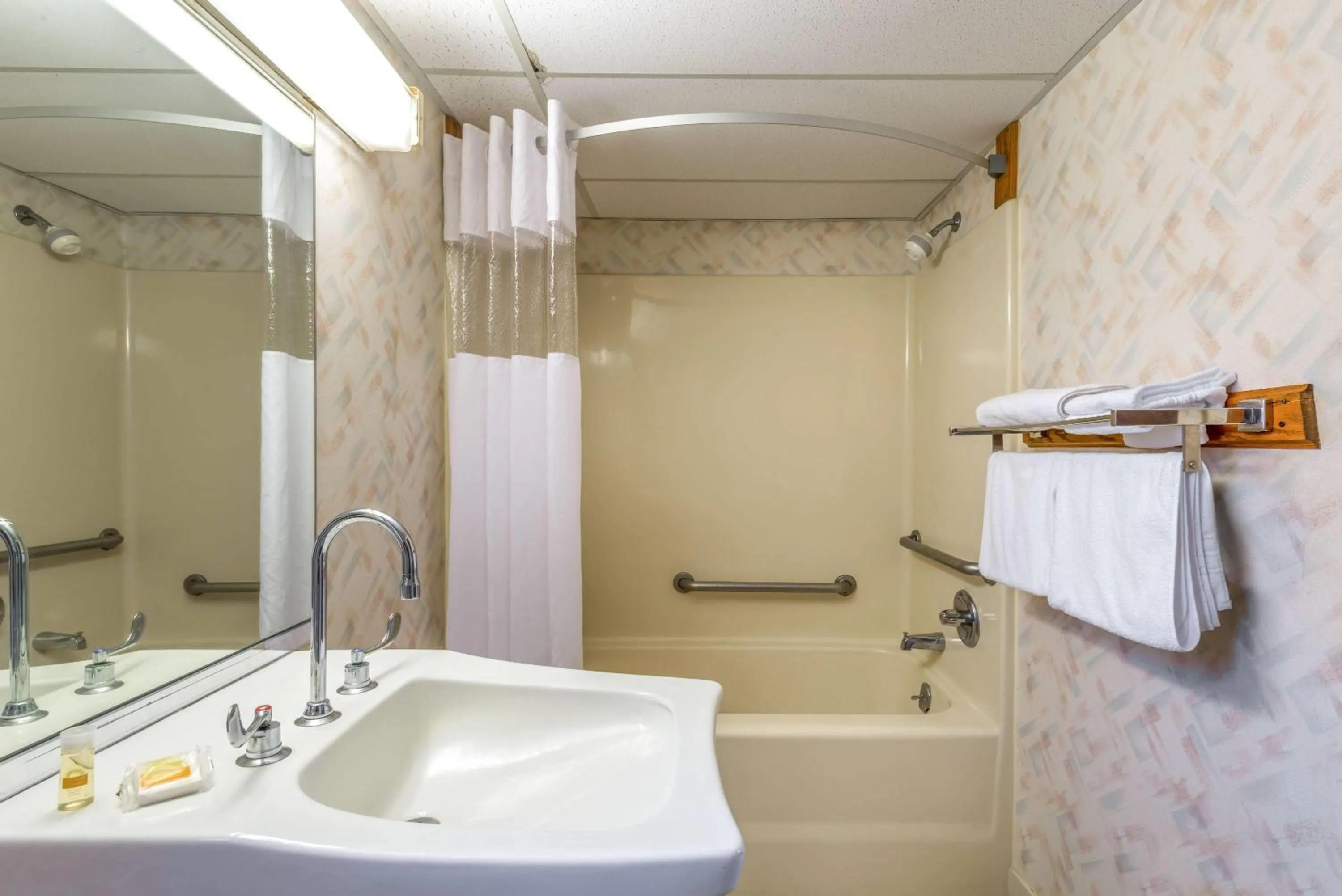 Photo of the whole room in Days Inn by Wyndham Vineland