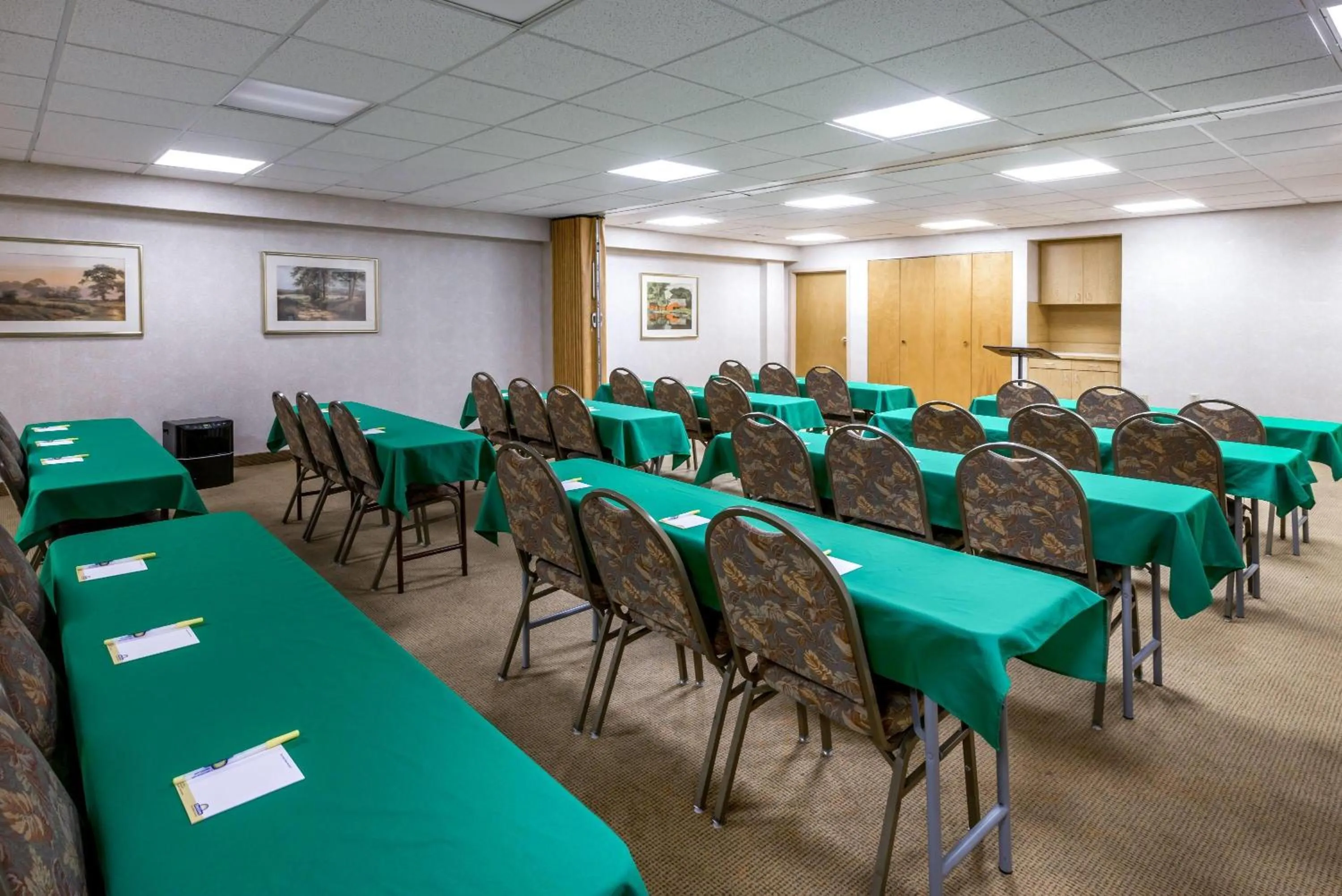 Meeting/conference room in Days Inn by Wyndham Vineland