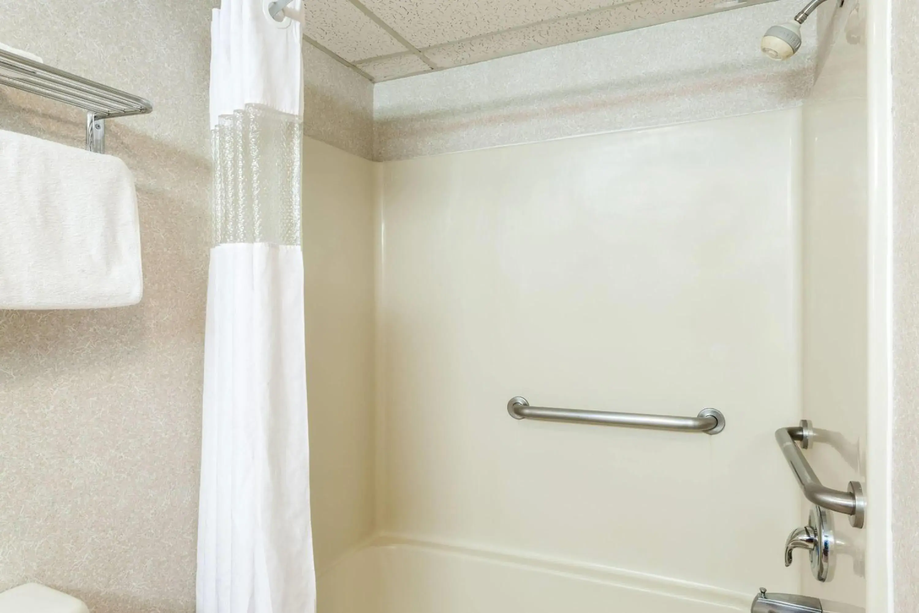 Photo of the whole room in Days Inn by Wyndham Vineland Photo of the whole room in Days Inn by Wyndham Vineland