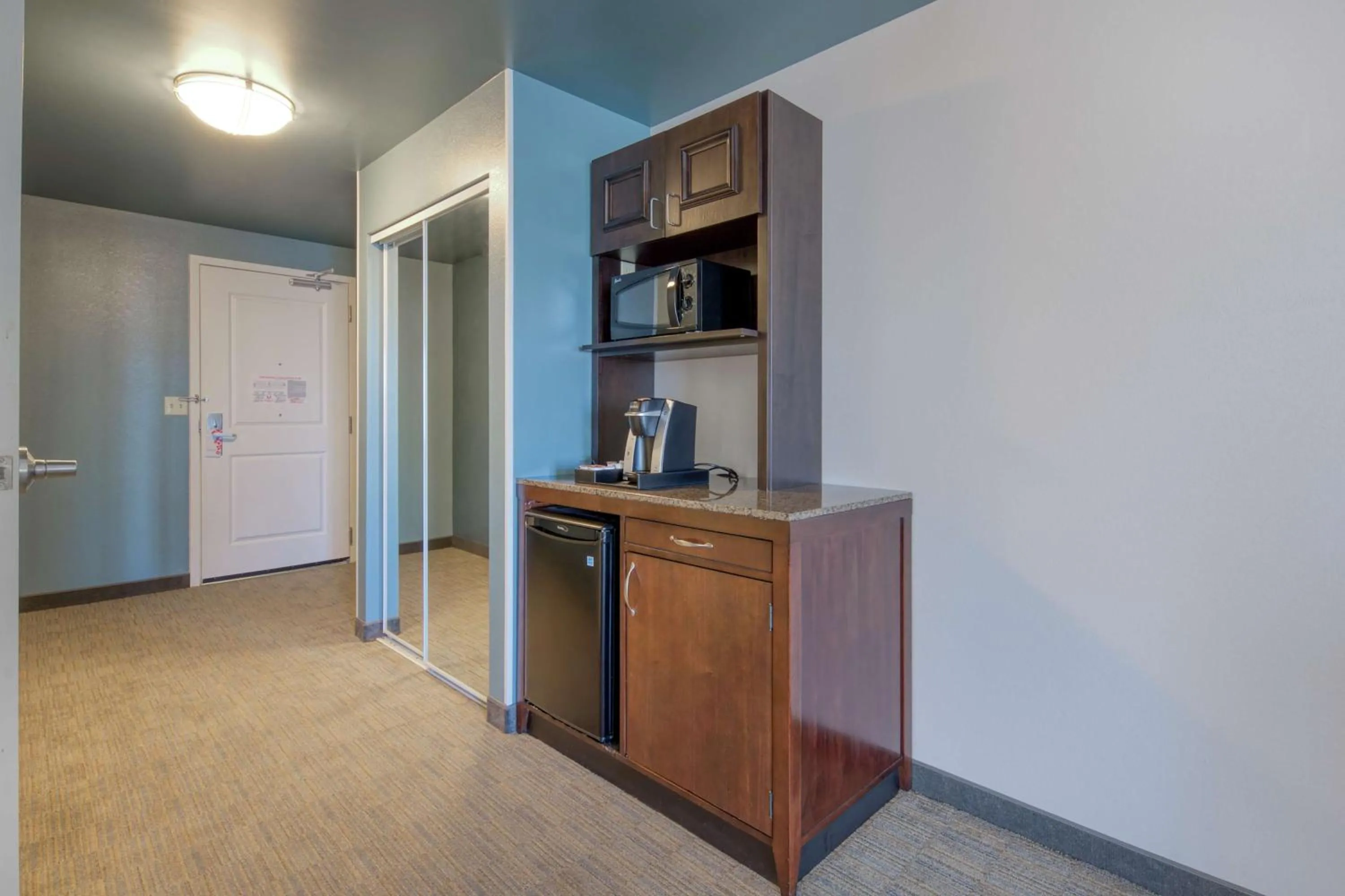 Photo of the whole room in Hilton Garden Inn Durham Southpoint