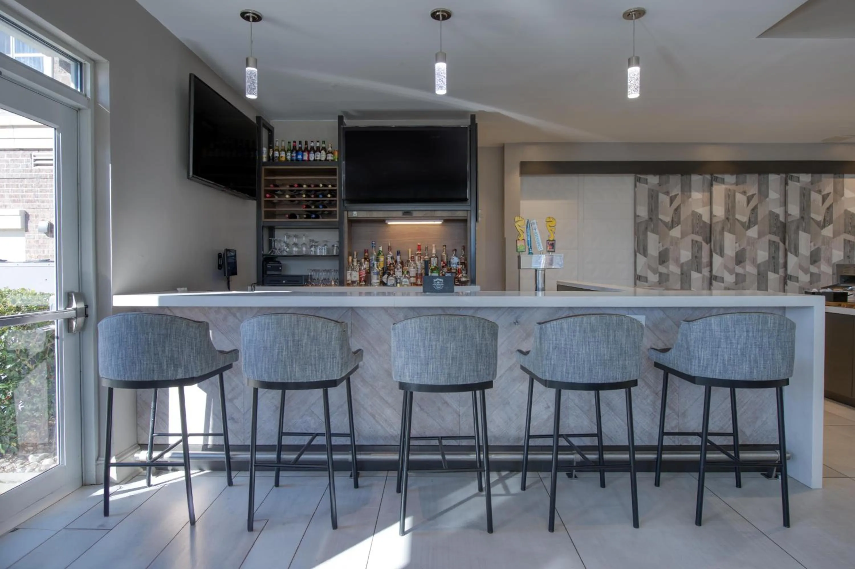 Lounge or bar in Hilton Garden Inn Durham Southpoint