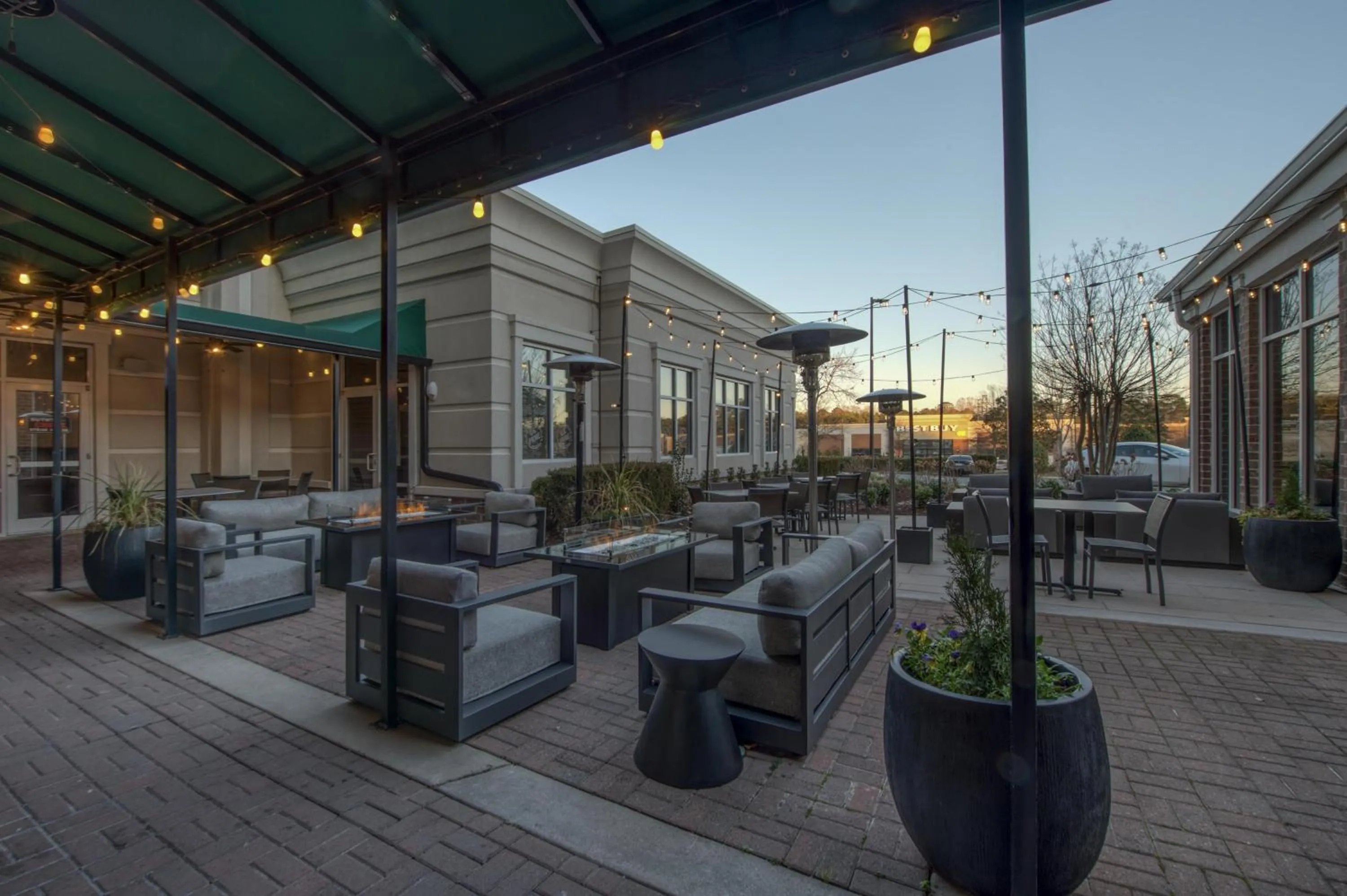 Patio in Hilton Garden Inn Durham Southpoint