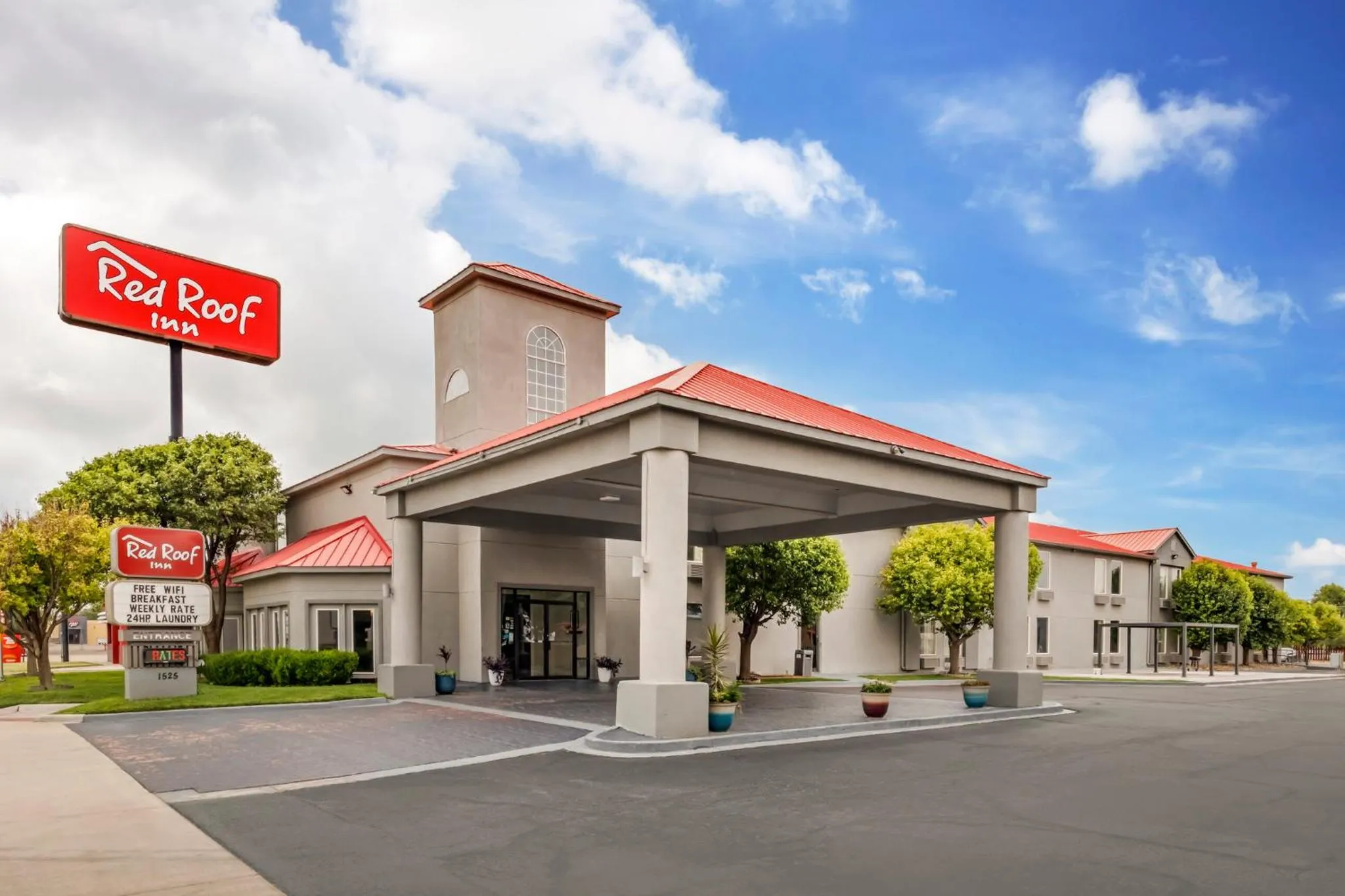Property building in Red Roof Inn Dumas
