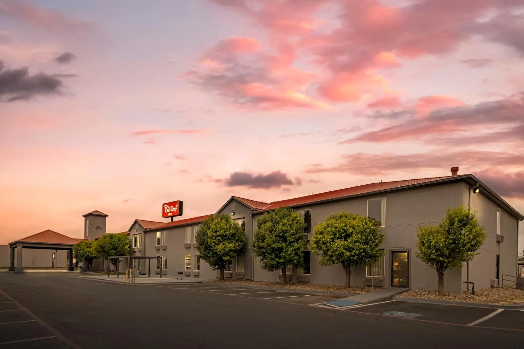 Facade/entrance in Red Roof Inn Dumas
