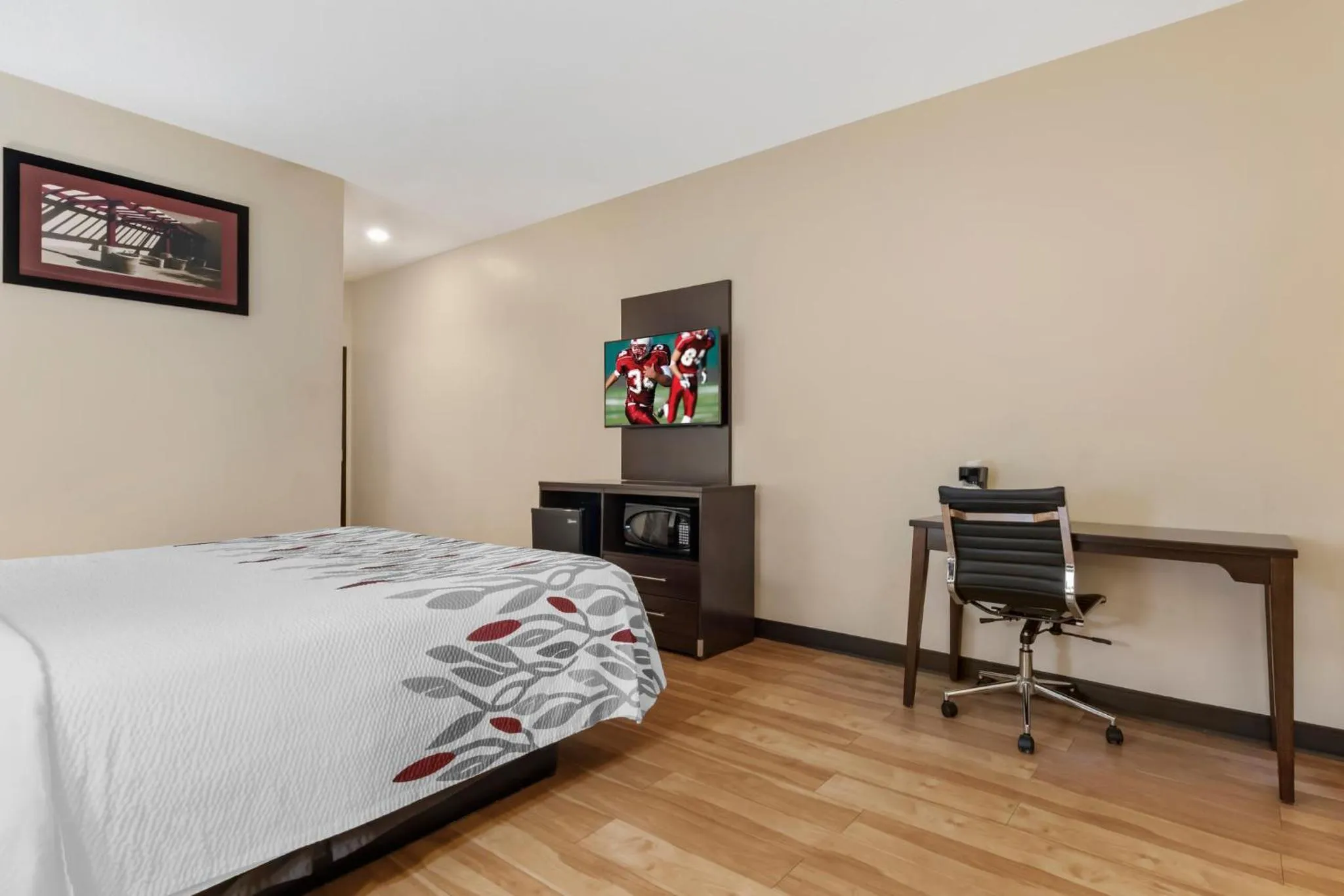 Bedroom, Bed in Red Roof Inn Dumas