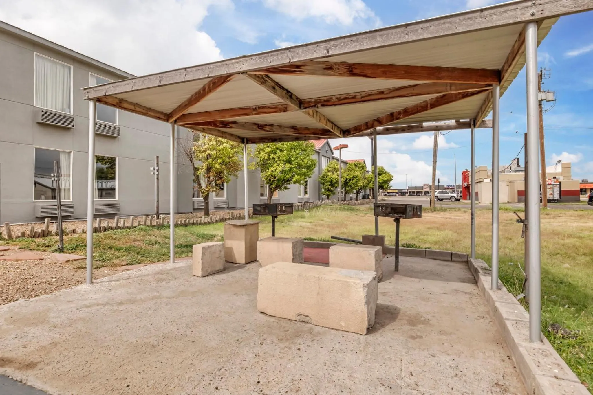 BBQ facilities in Red Roof Inn Dumas