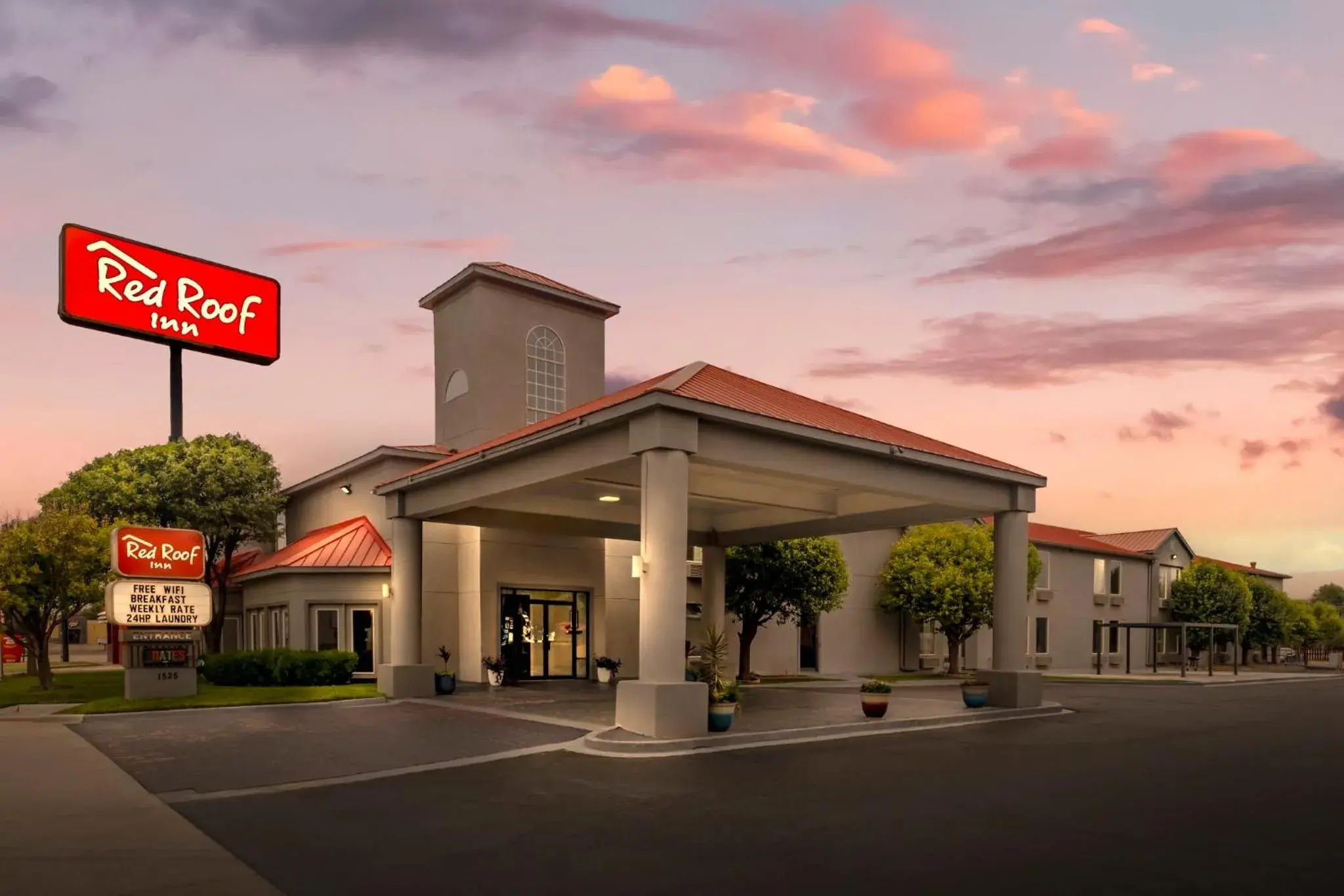 Facade/entrance in Red Roof Inn Dumas Facade/entrance in Red Roof Inn Dumas