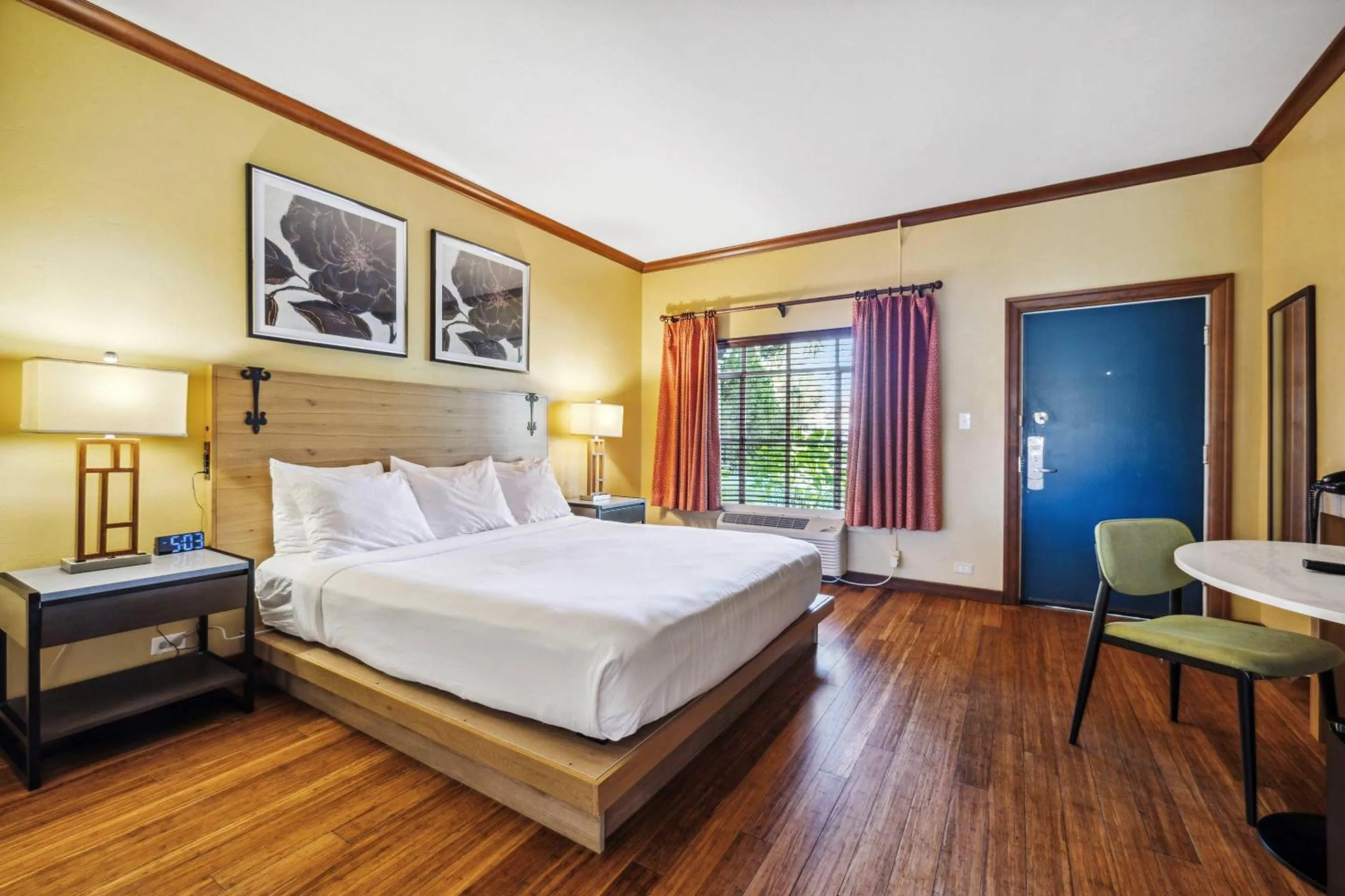 Bedroom, Bed in Inn Marin and Suites, an Ascend Collection Hotel