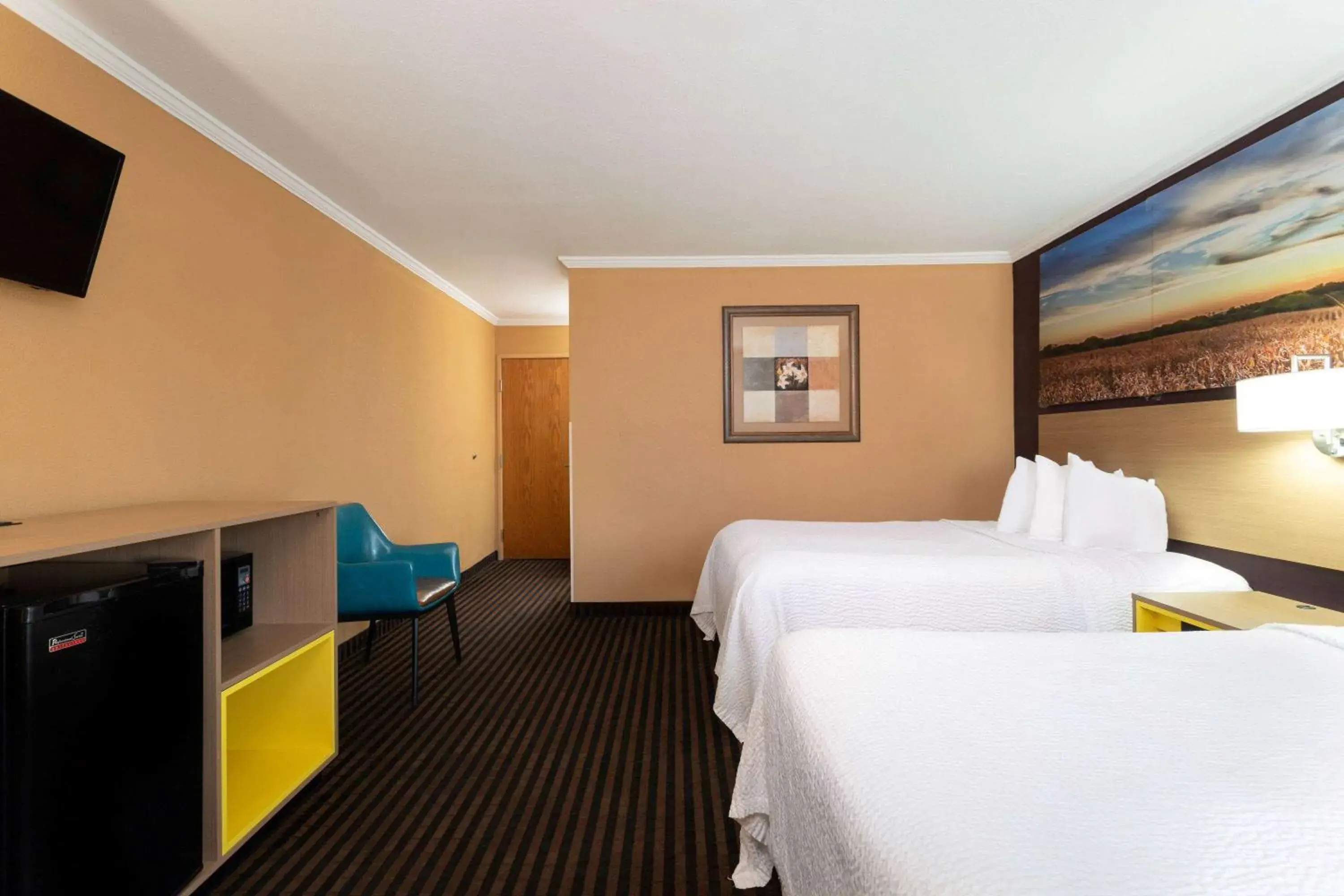 Photo of the whole room, Bed in Days Inn by Wyndham Anderson IN Photo of the whole room, Bed in Days Inn by Wyndham Anderson IN