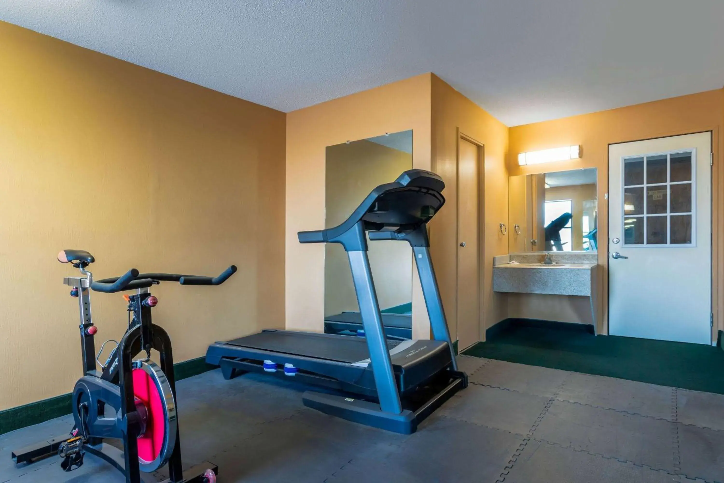 Fitness centre/facilities in Days Inn by Wyndham Anderson IN Fitness centre/facilities in Days Inn by Wyndham Anderson IN