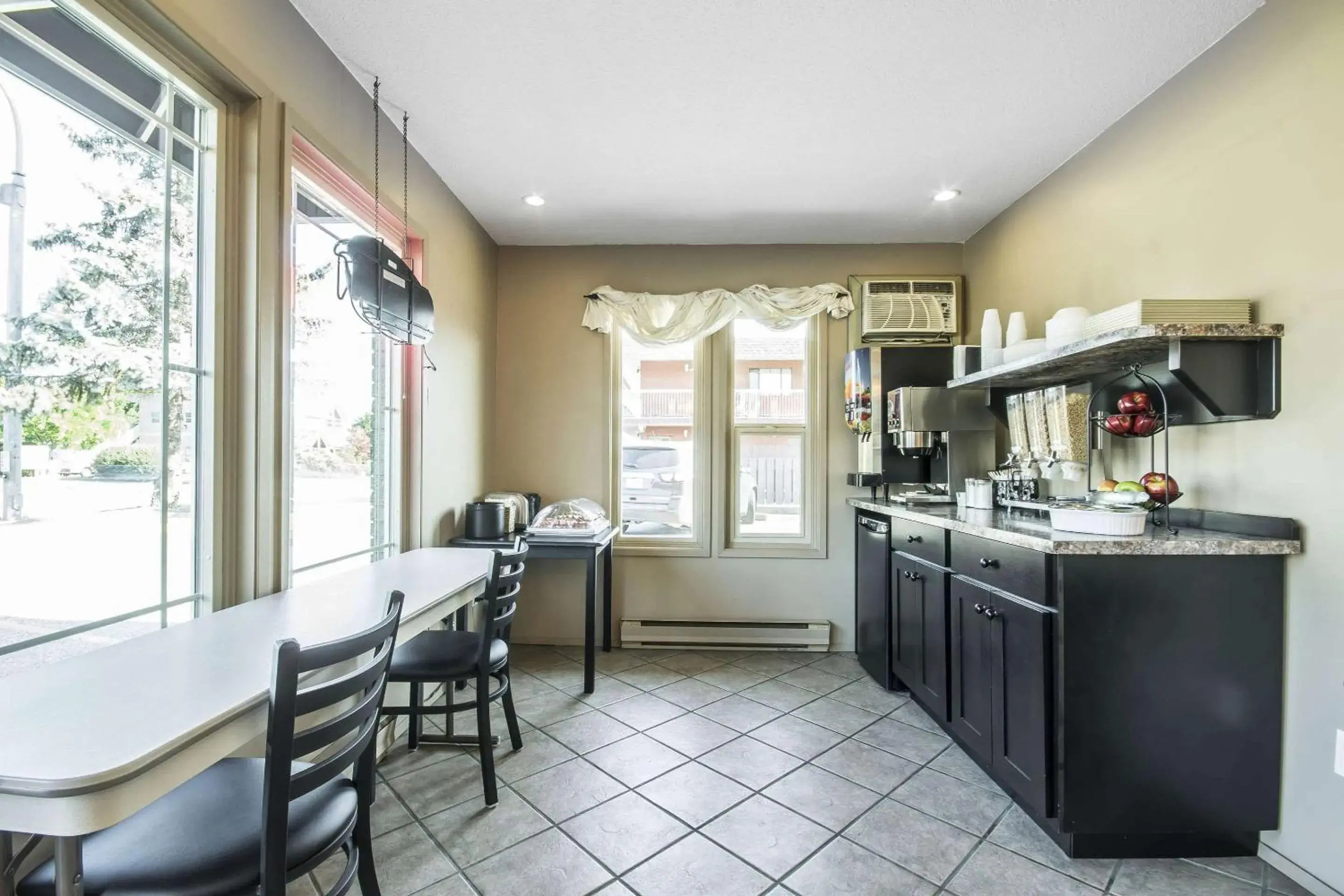 Restaurant/places to eat in Econo Lodge Restaurant/places to eat in Econo Lodge