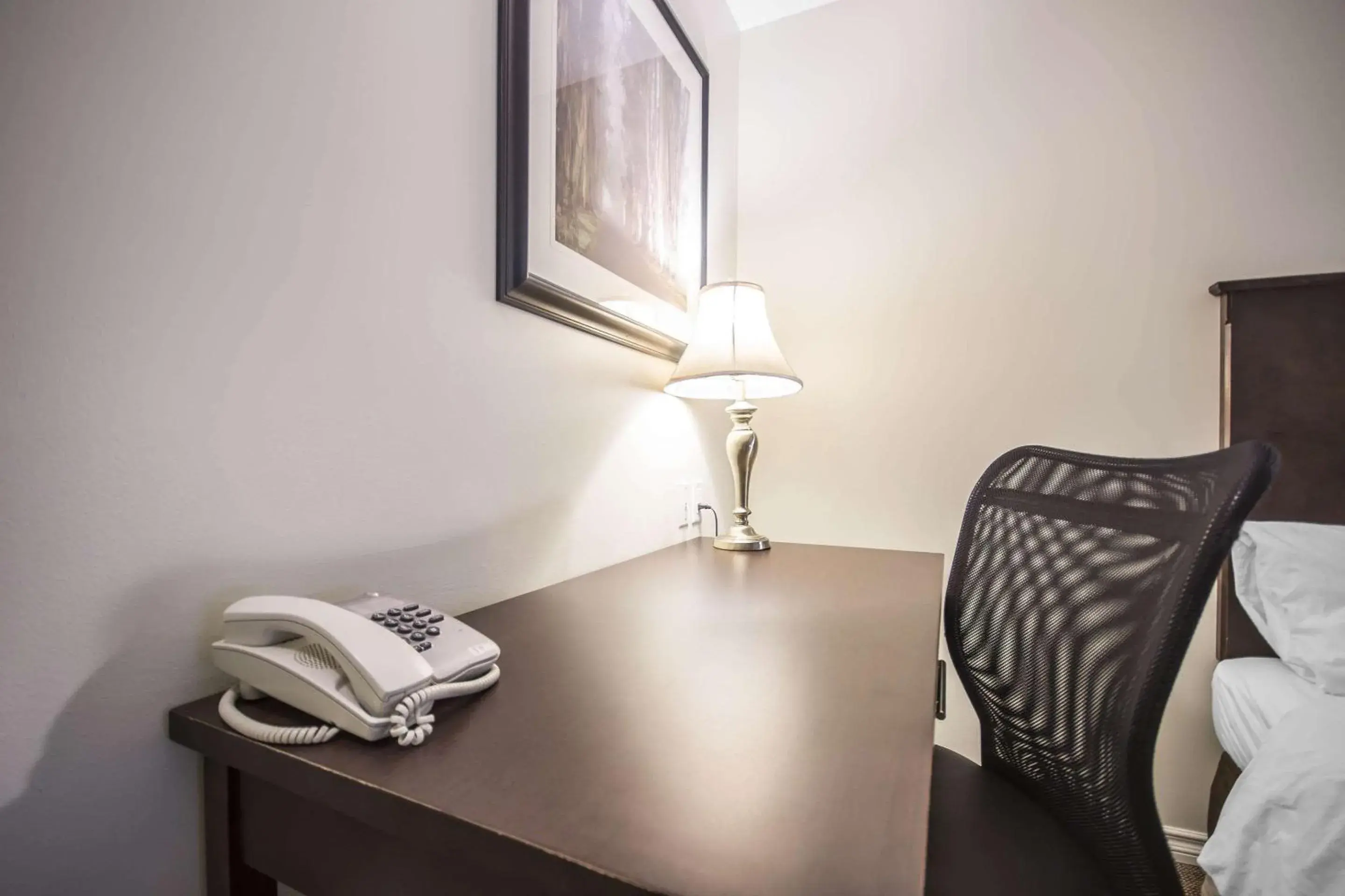 Photo of the whole room in Econo Lodge Photo of the whole room in Econo Lodge