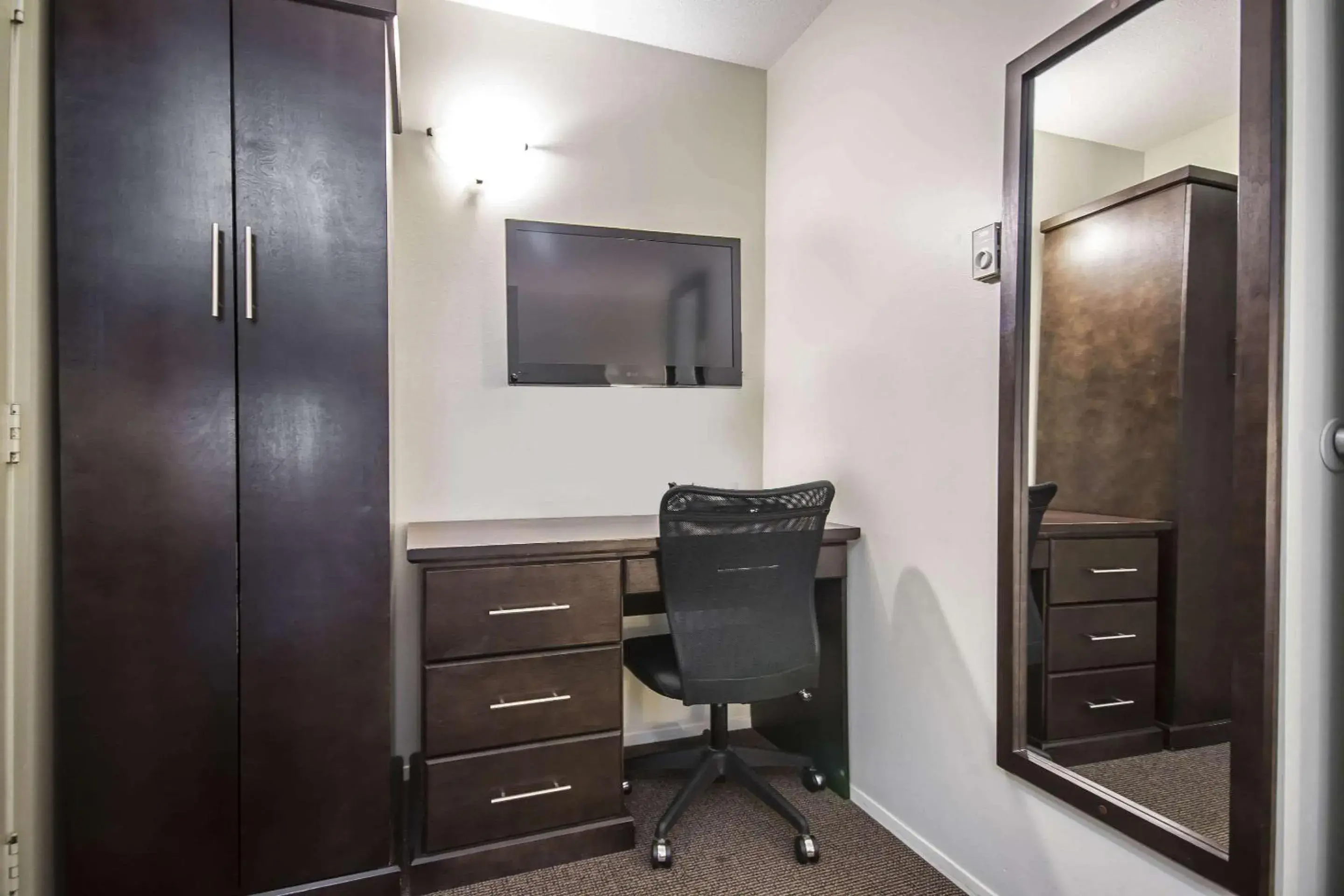 Photo of the whole room in Econo Lodge Photo of the whole room in Econo Lodge