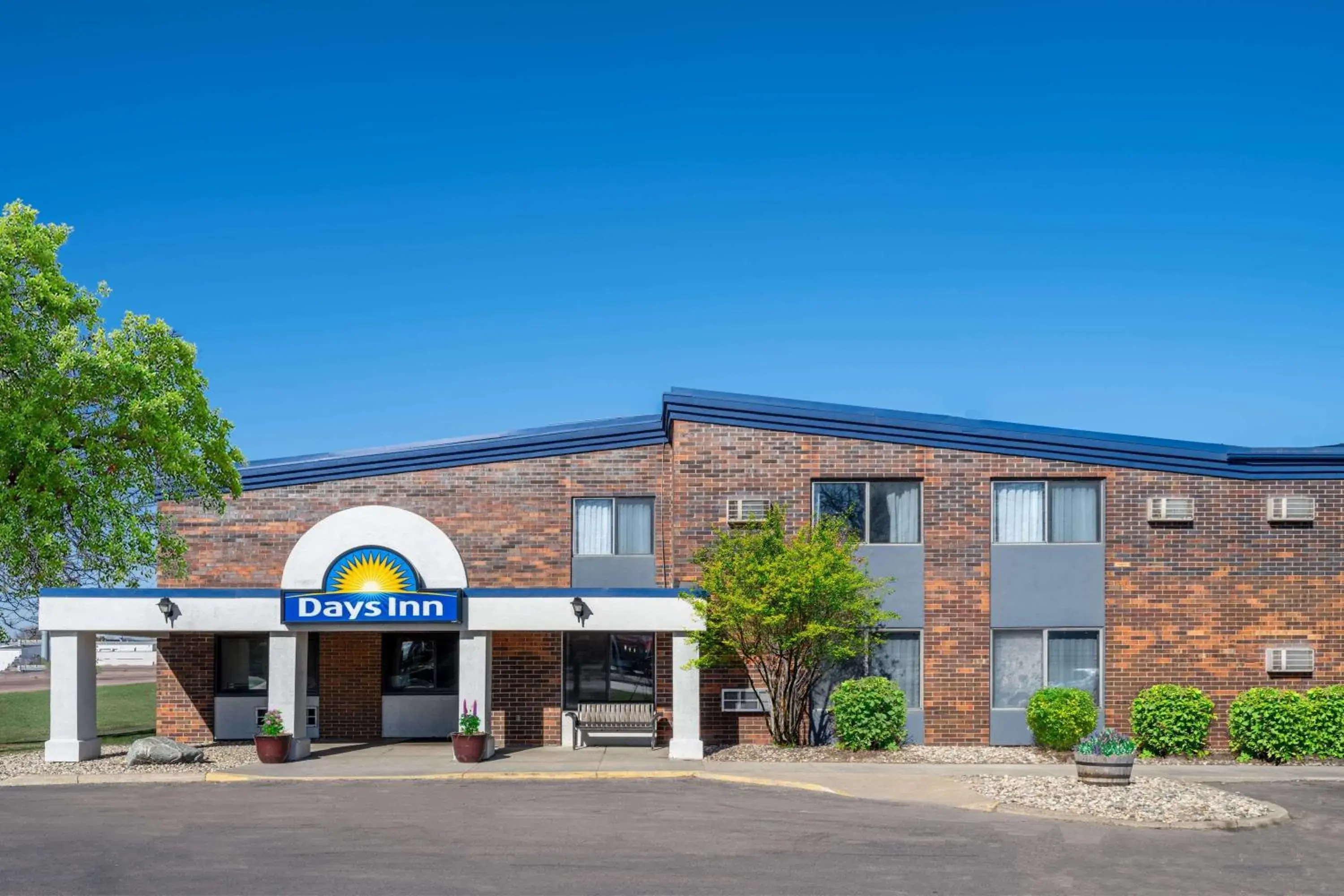 Property building in Days Inn by Wyndham Sioux Falls Airport Property building in Days Inn by Wyndham Sioux Falls Airport
