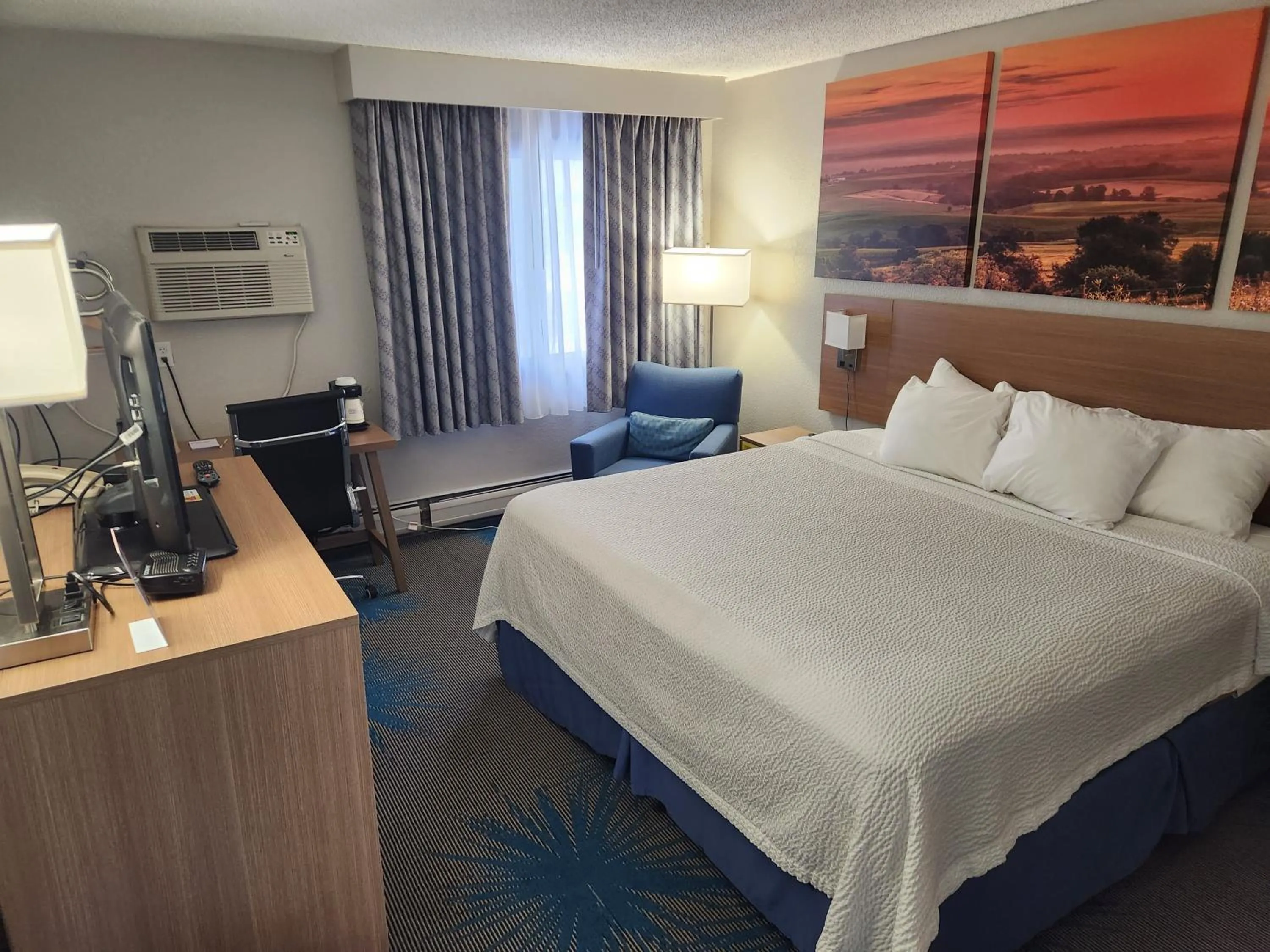 TV and multimedia, Bed in Days Inn by Wyndham Sioux Falls Airport