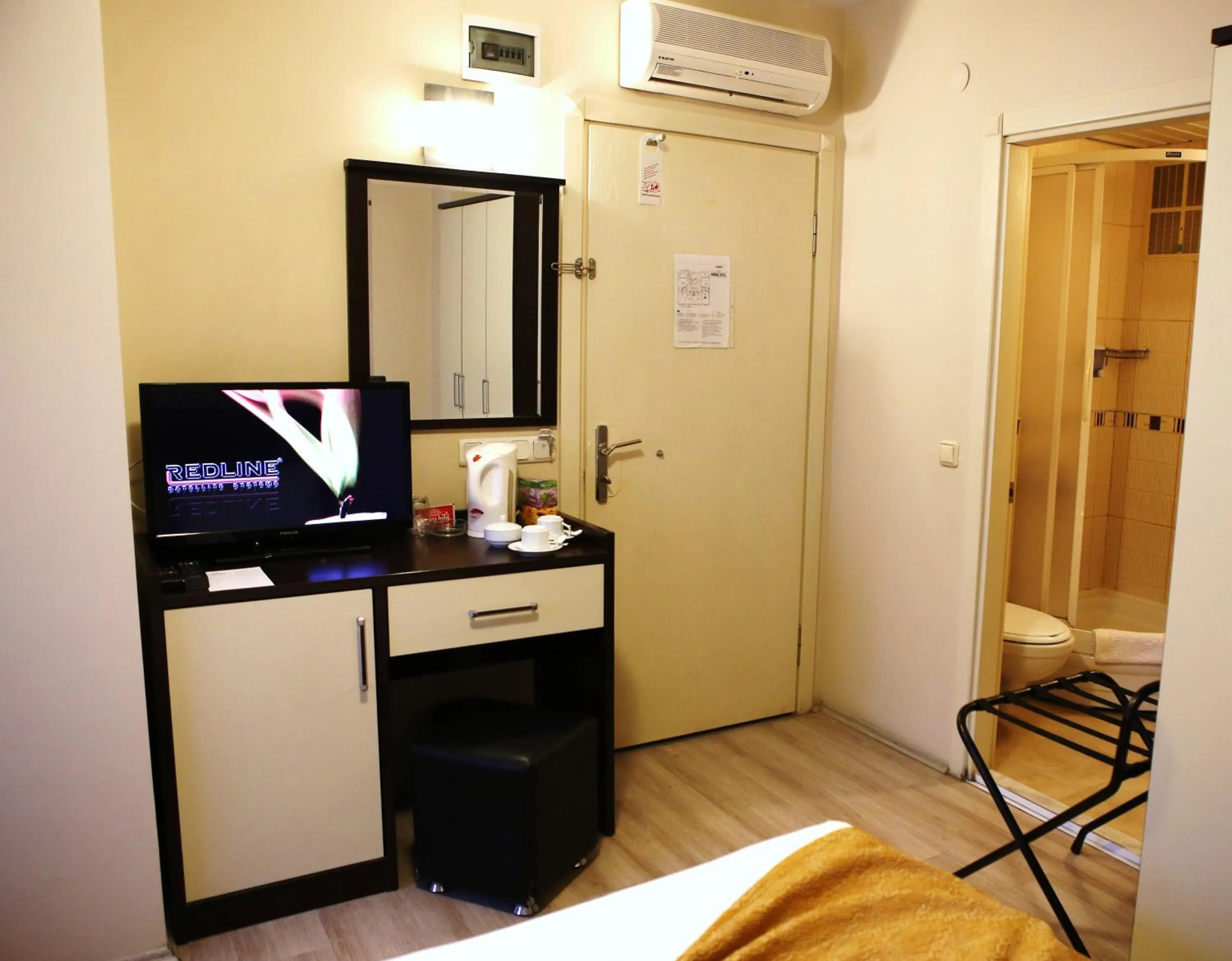 Bed in Canakkale Bogaz Hotel