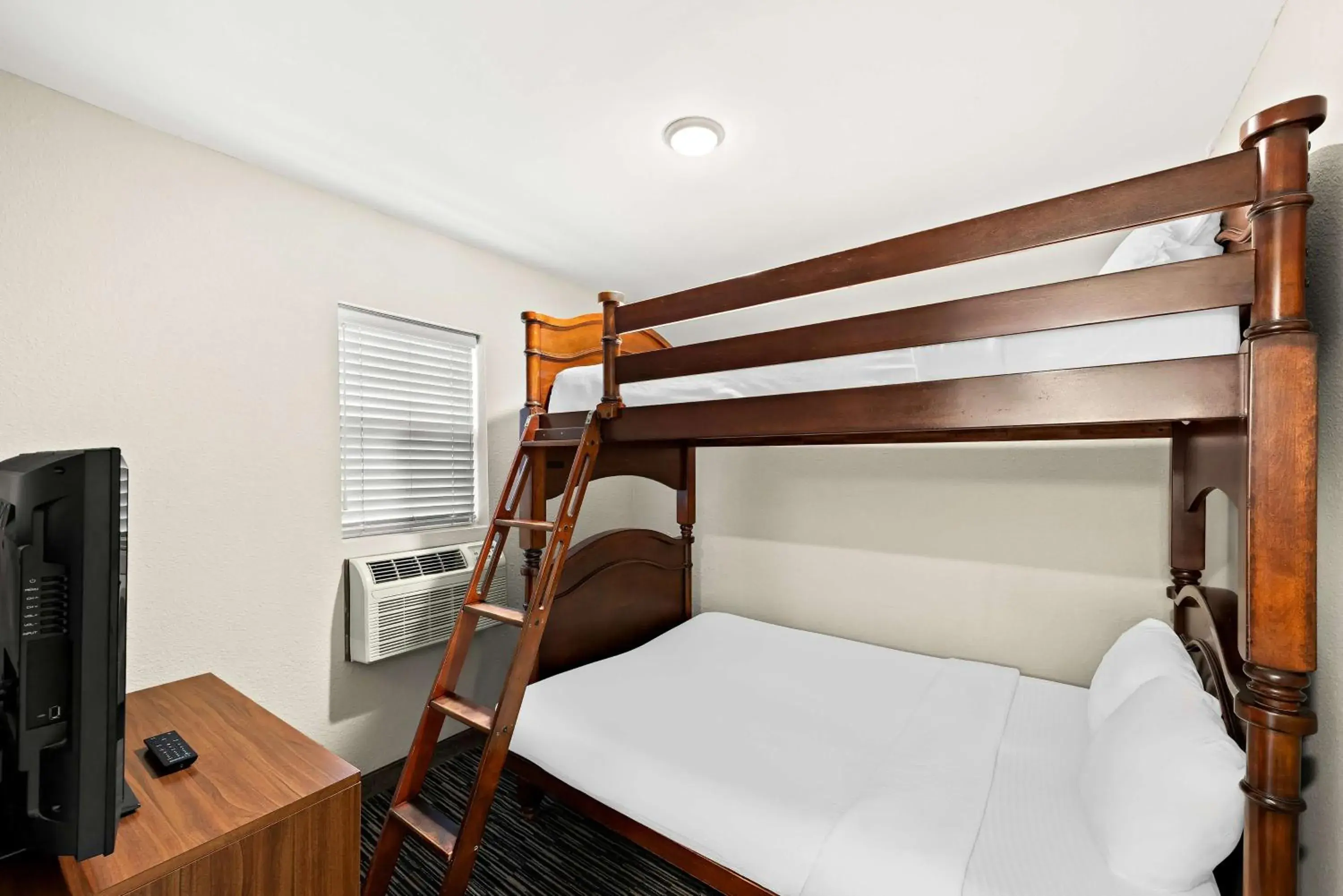 Bedroom, Bed in Best Western Route 66 Rail Haven Bedroom, Bed in Best Western Route 66 Rail Haven