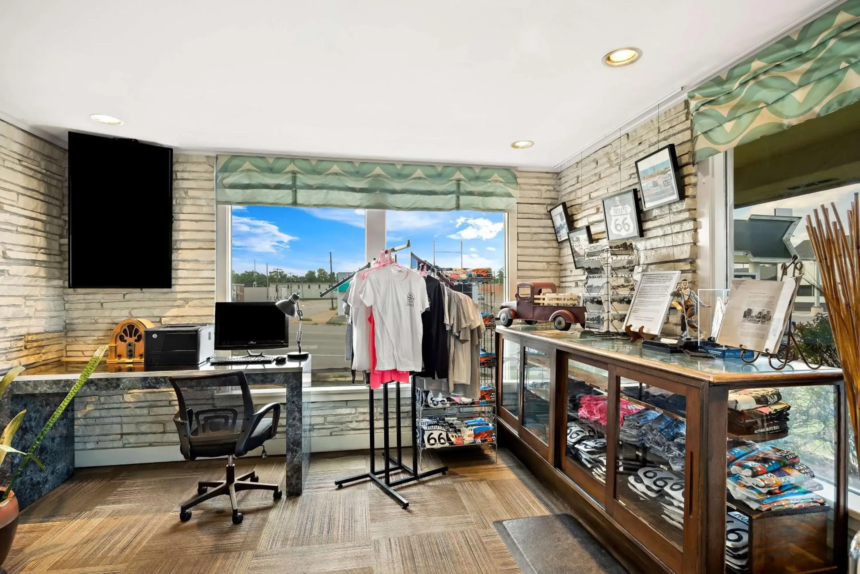 Property building in Best Western Route 66 Rail Haven Property building in Best Western Route 66 Rail Haven