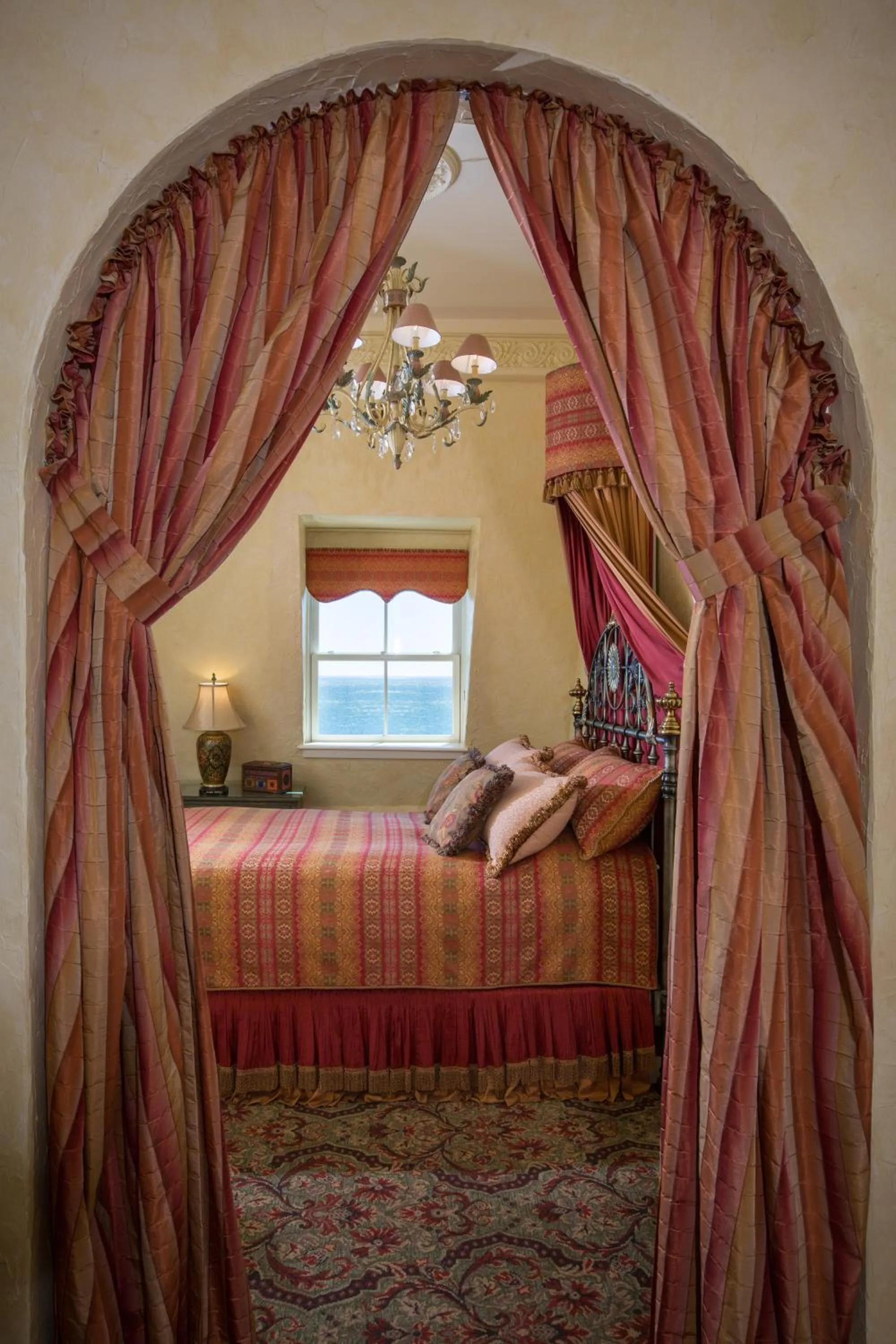 Bed in The Chanler at Cliff Walk