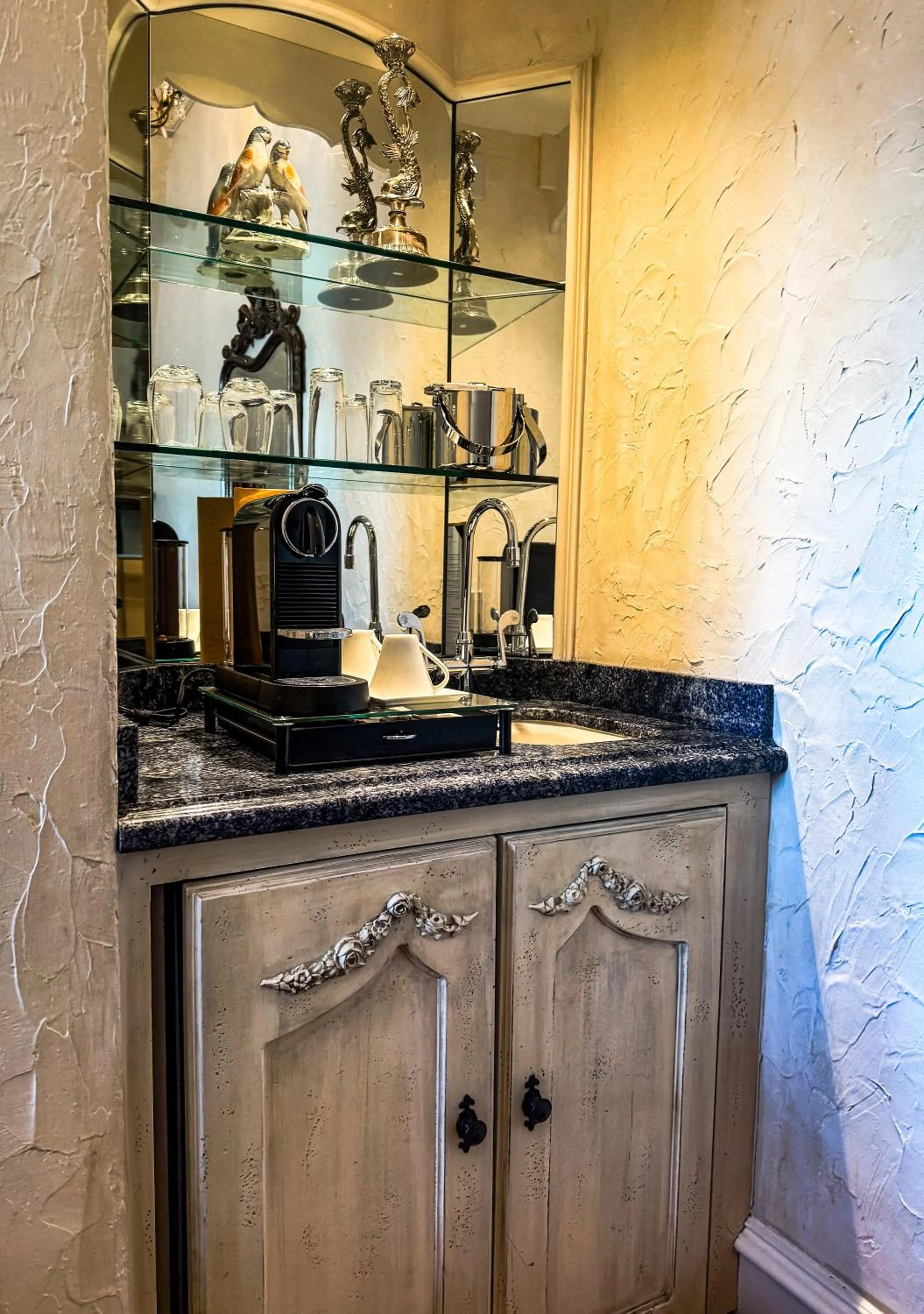 Coffee/tea facilities in The Chanler at Cliff Walk